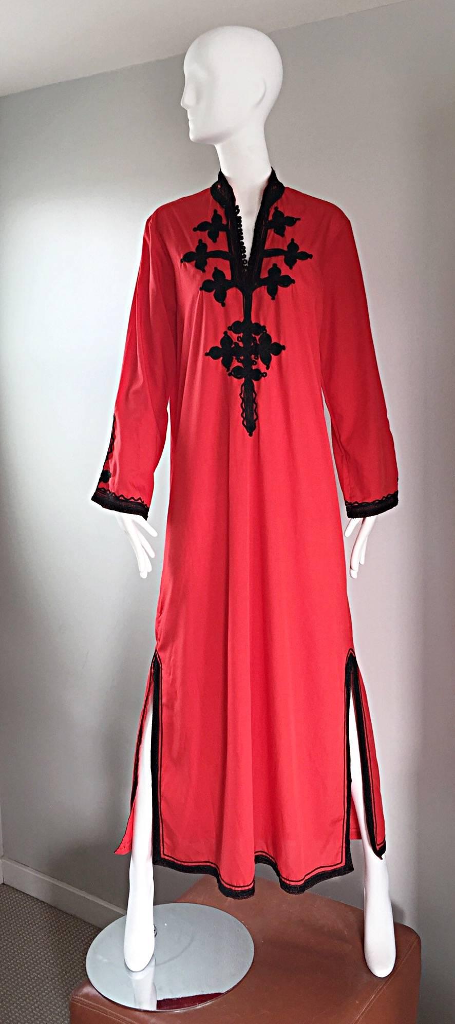 Vintage Neiman Marcus 1970s Red and Black Asian Inspired 70s Caftan Maxi Dress For Sale 2