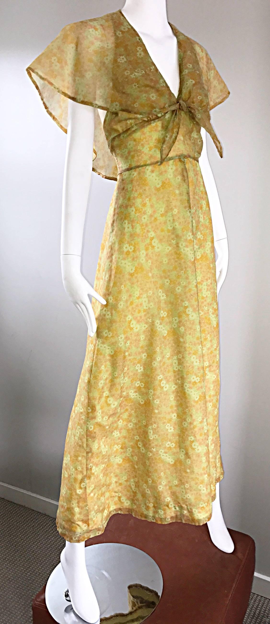 1970s Boho Chic Yellow + Chartreuse Green Daisy Flower Print Chiffon Maxi Dress In Excellent Condition For Sale In San Diego, CA