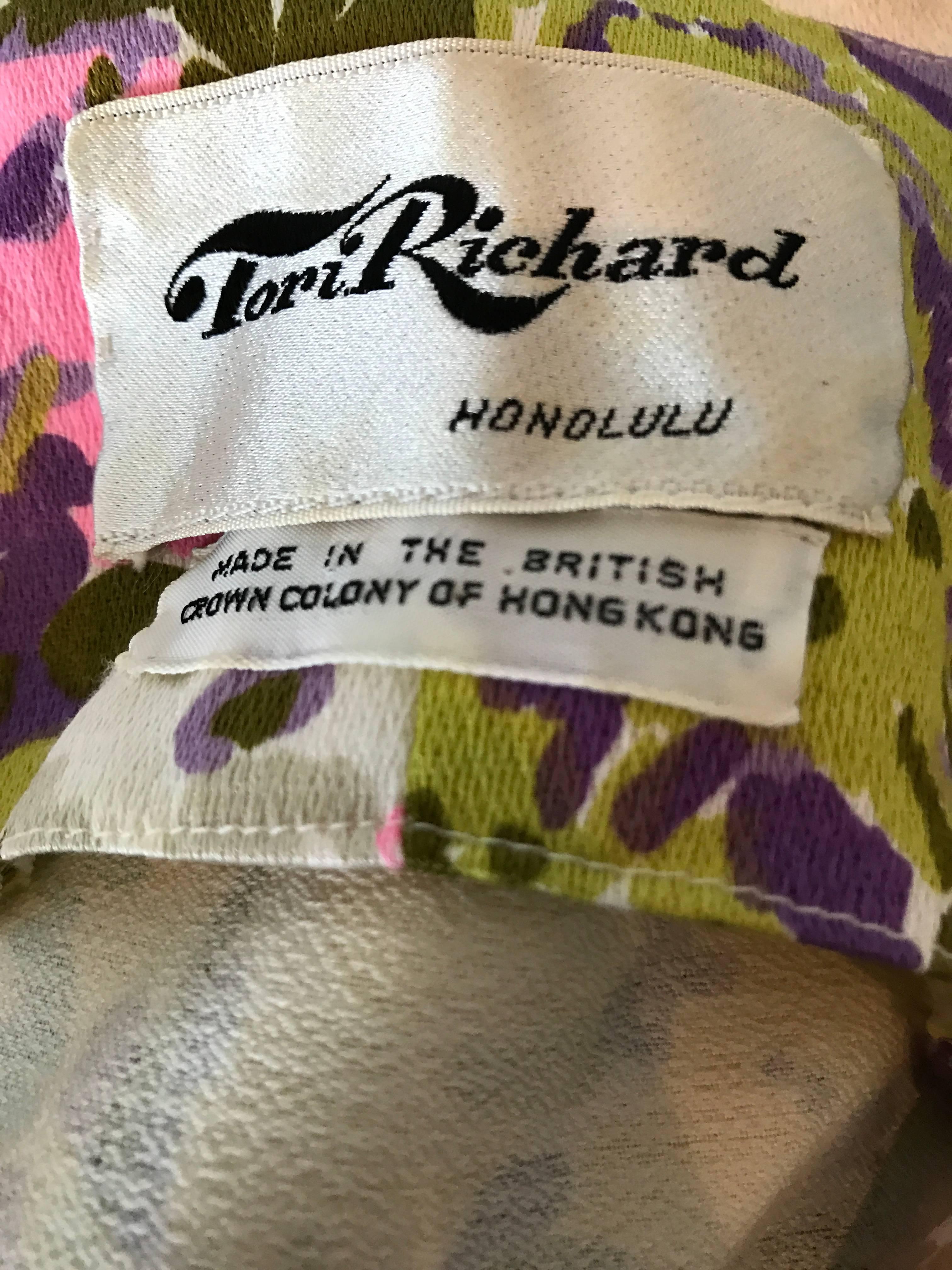 Tori Richard 1960s Flower Printed Vintage Hawaiian 60s Belted Shirt Dress  For Sale 2