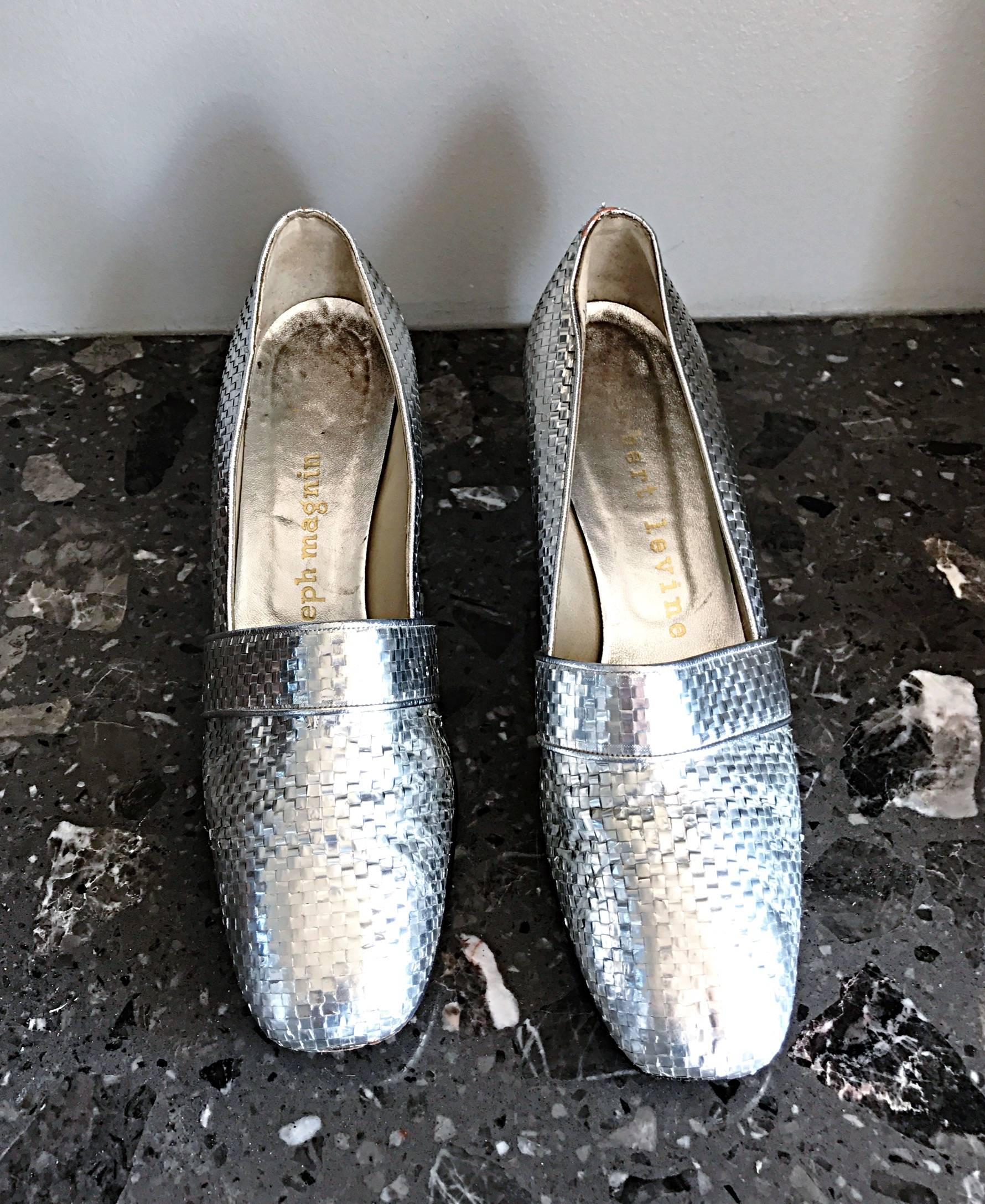 Women's 1960s HERBERT LEVINE Silver Woven Leather Size 7.5 Mod Mid Heel Loafer Heels 60s For Sale