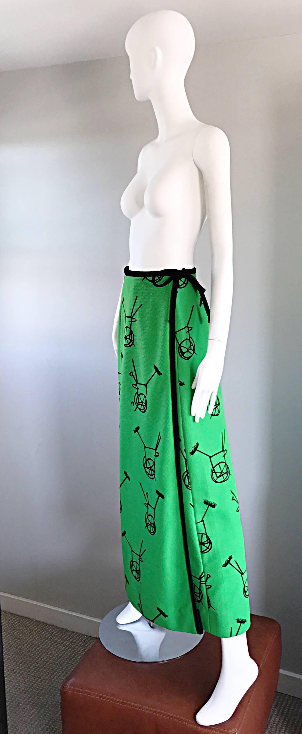 1970s VESTED GENTRESS Kelly Green Novelty ' Wheelbarrow ' Vintage Maxi Skirt  In Excellent Condition For Sale In San Diego, CA