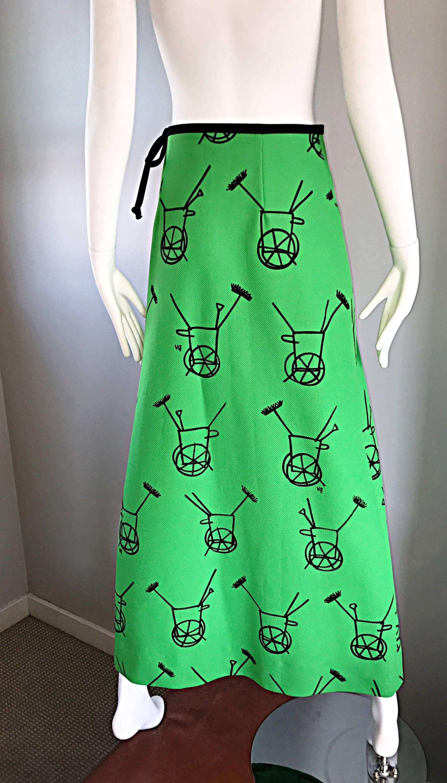 1970s VESTED GENTRESS Kelly Green Novelty ' Wheelbarrow ' Vintage Maxi Skirt For Sale 1