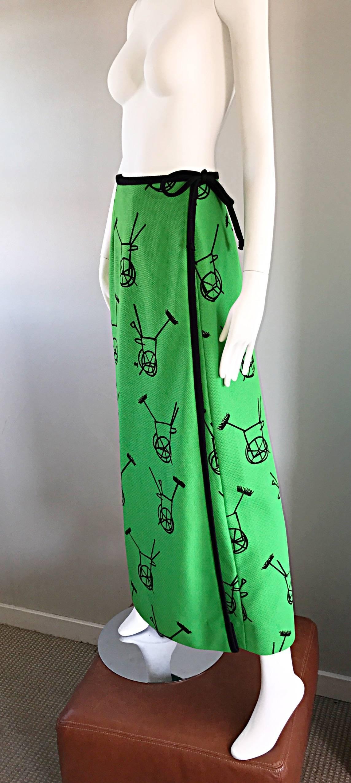 1970s VESTED GENTRESS Kelly Green Novelty ' Wheelbarrow ' Vintage Maxi Skirt  For Sale 2