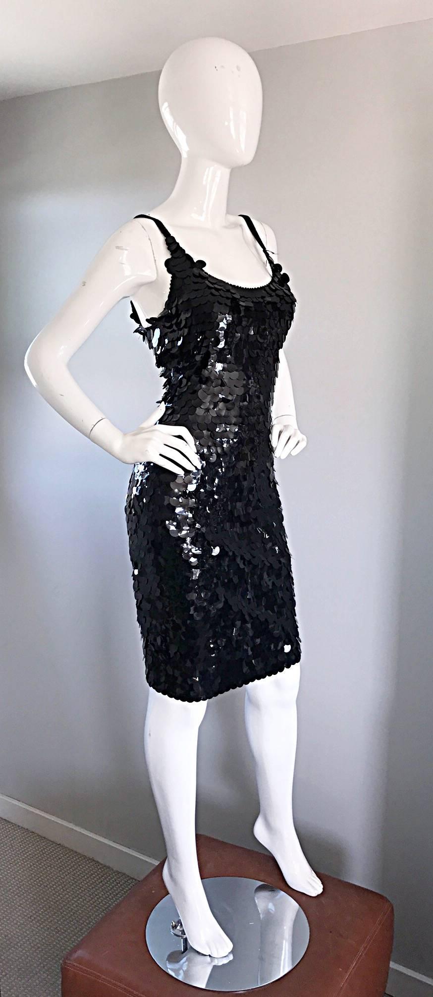 Vintage Saks Fifth Avenue Vintage Bodycon-Kleid aus den 90ern mit Pailletten und Perlen, Gr 8 im Zustand „Hervorragend“ im Angebot in San Diego, CA