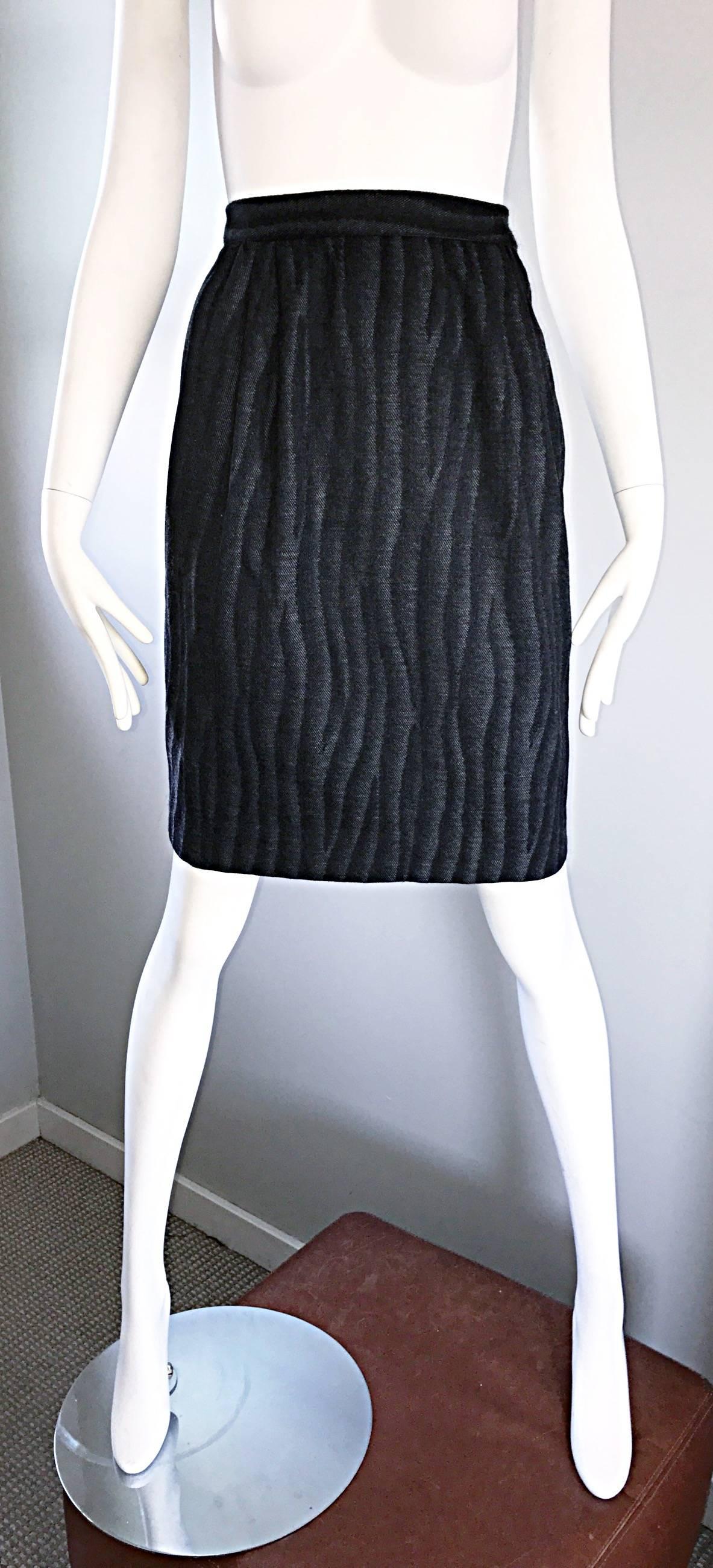Vintage Valentino 1980s Optical Illusion Gray + Black High Waisted Pencil Skirt In Excellent Condition For Sale In San Diego, CA