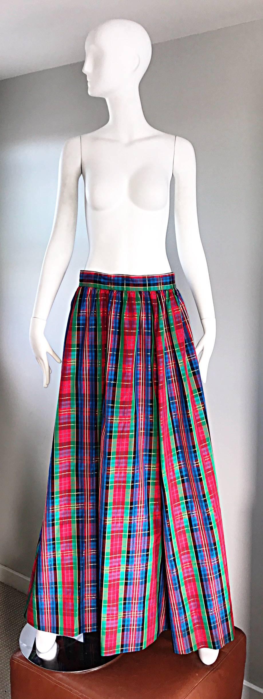 Chic vintage 1960s full tartan plaid taffeta skirt. Perfect for the upcoming holidays, this gem features a classic red, green and blue plaid print. Extraordinary full skirt. Metal zipper up the back, with hook-and-eye closure. Perfect with a