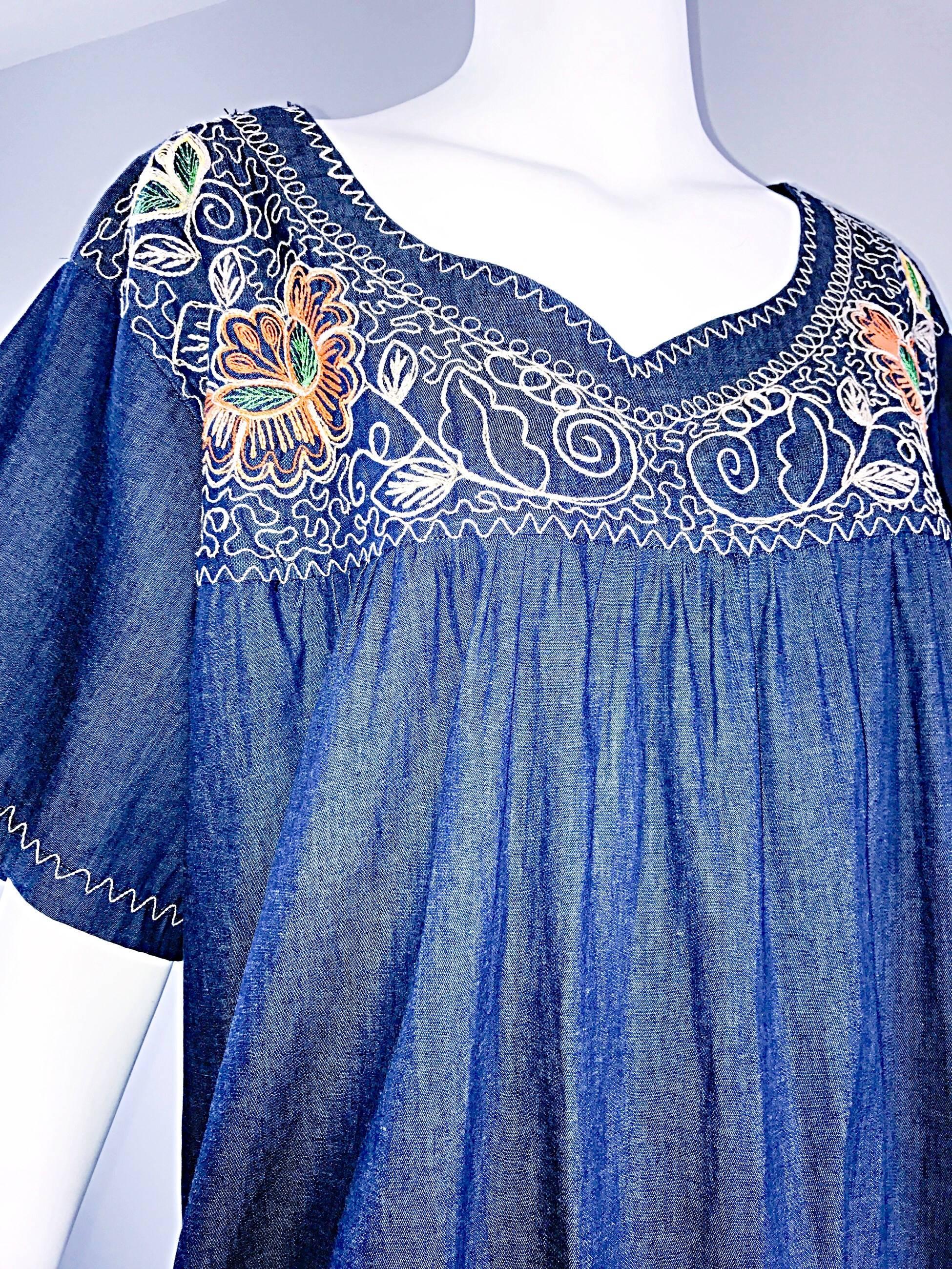1970s Boho Vintage Lightweight Denim Chambray Emroidered 70s Caftan Dress In Excellent Condition In San Diego, CA