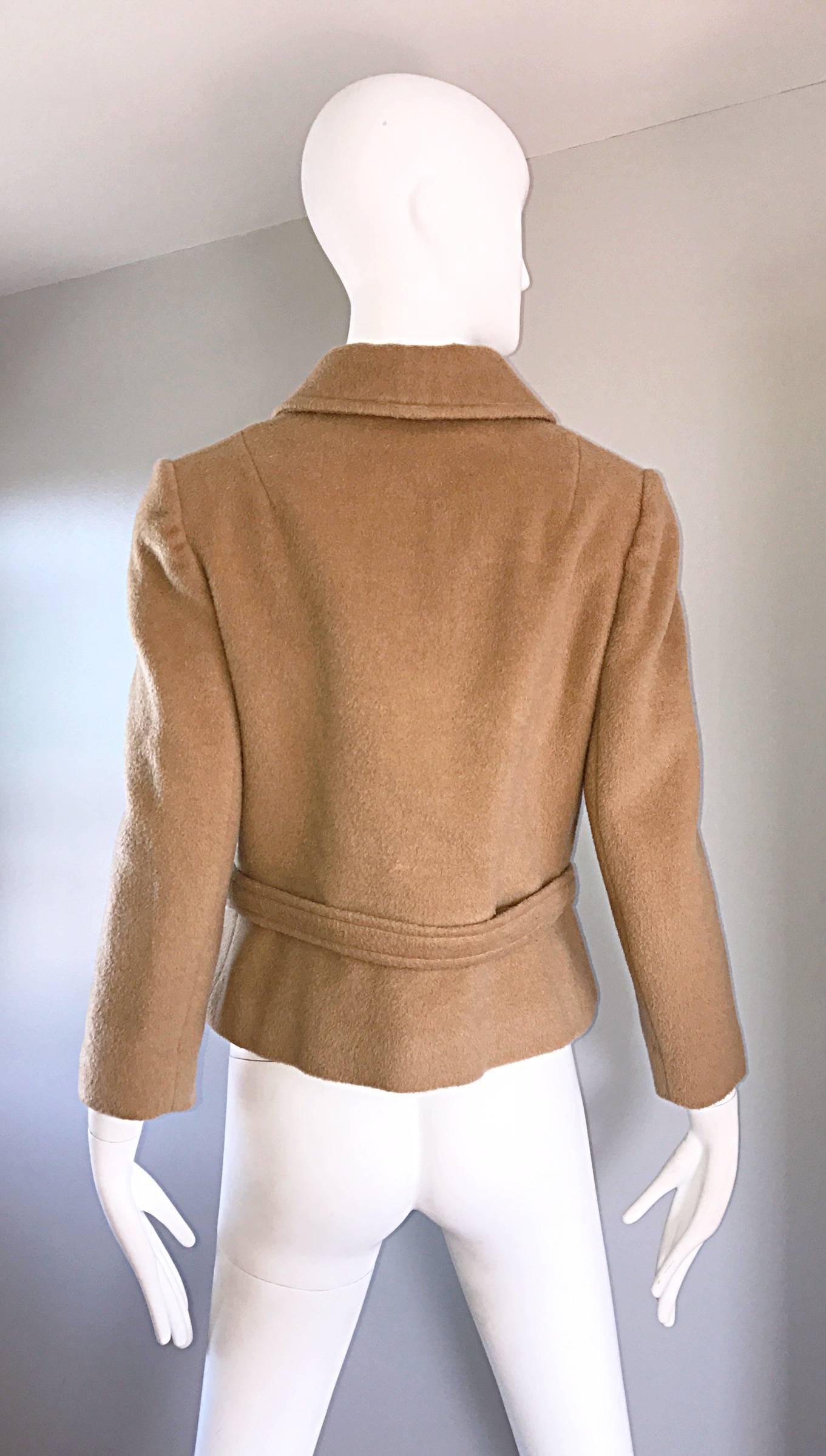 Chic 1960s Saks 5th Avenue Camel 60s Vintage Virgin Mod Wool Cropped Jacket  In Excellent Condition In San Diego, CA