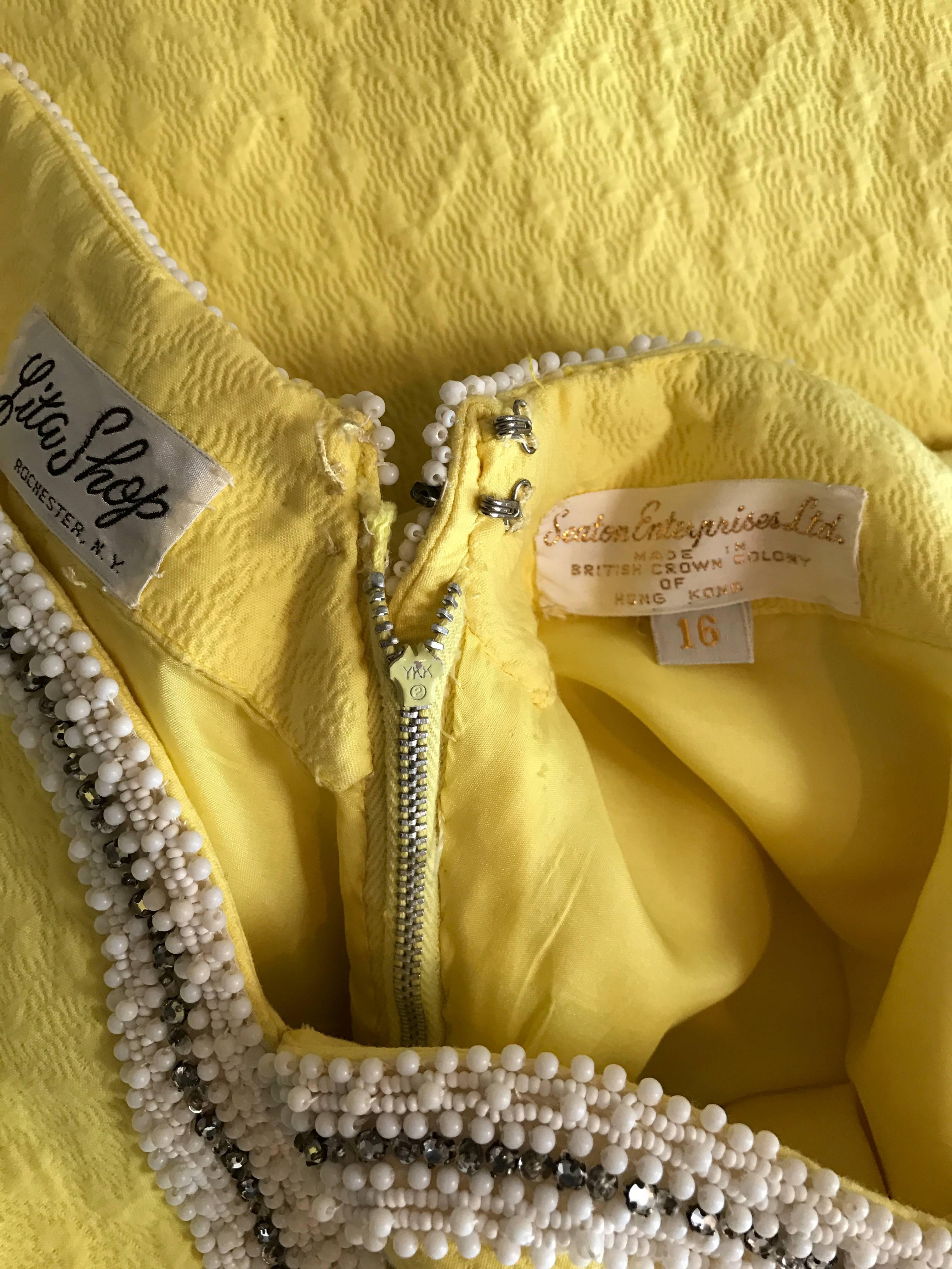 Chic 1960s Seaton Enterprises Ltd. Vintage Large Size Yellow 60s A Line Dress For Sale 5