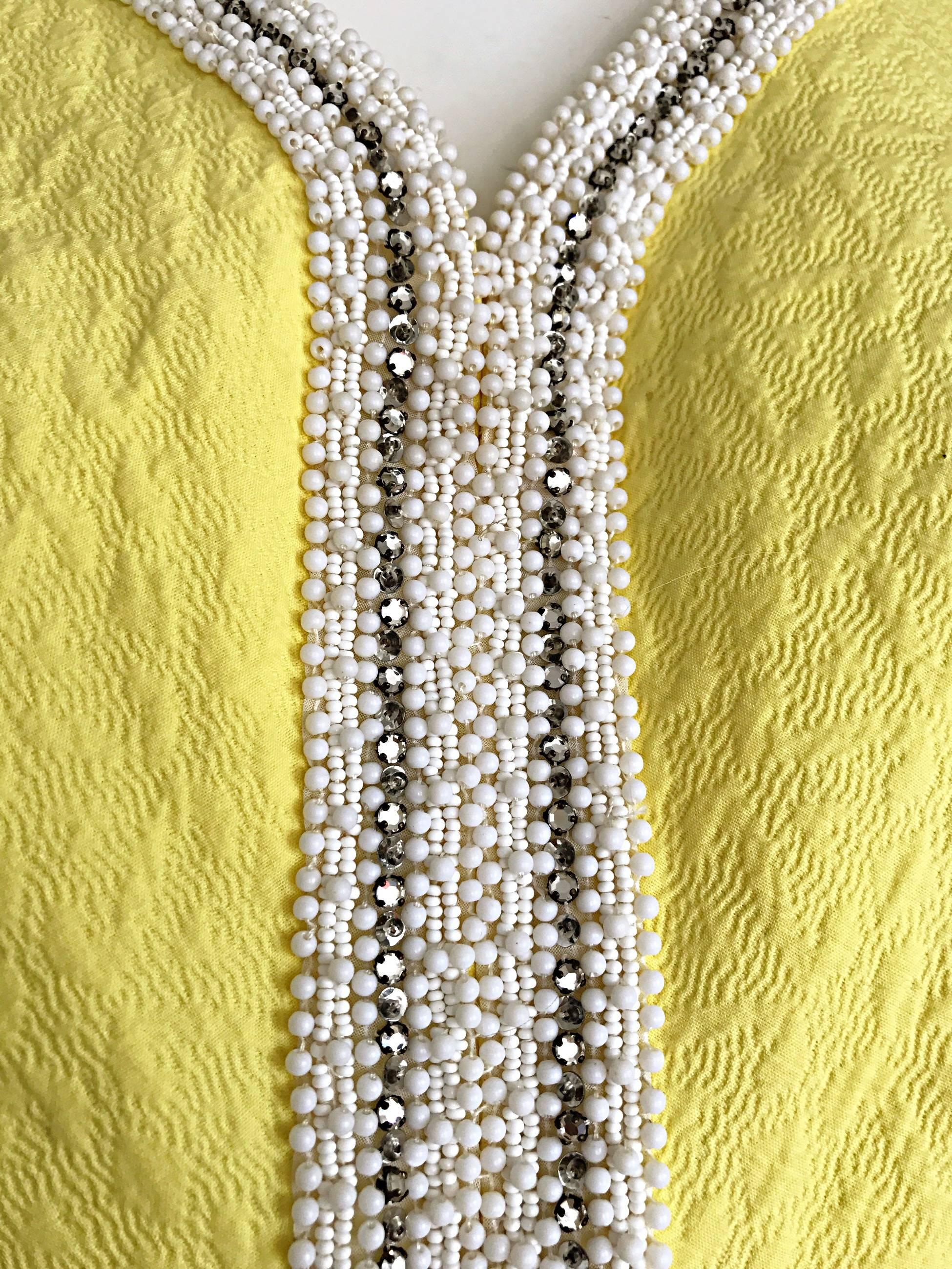 Donna Chic 1960 Seaton Enterprises Ltd. Vestito vintage di taglia grande giallo anni '60 in vendita