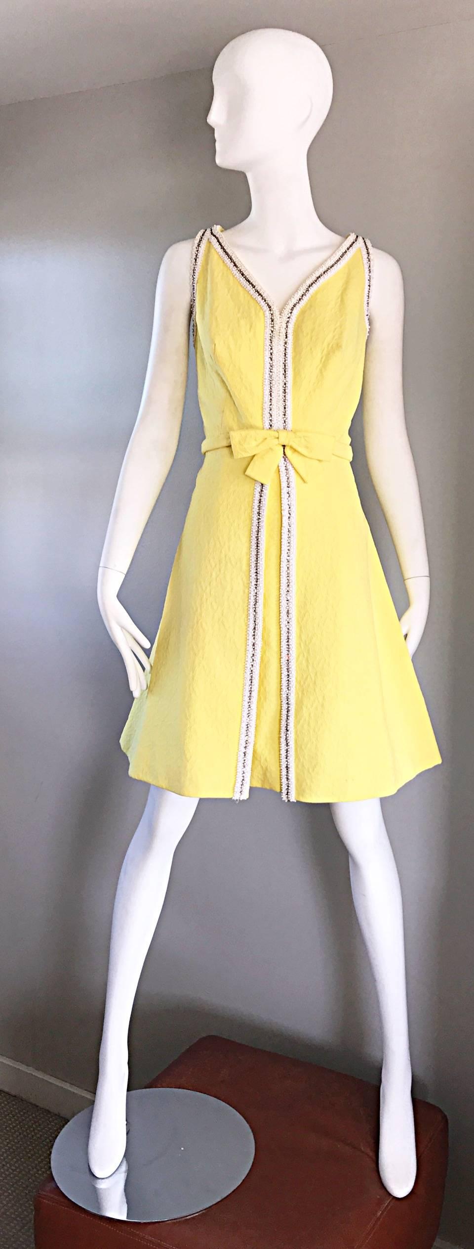 Chic 1960s Seaton Enterprises Ltd. Vintage Large Size Yellow 60s A Line Dress For Sale 4