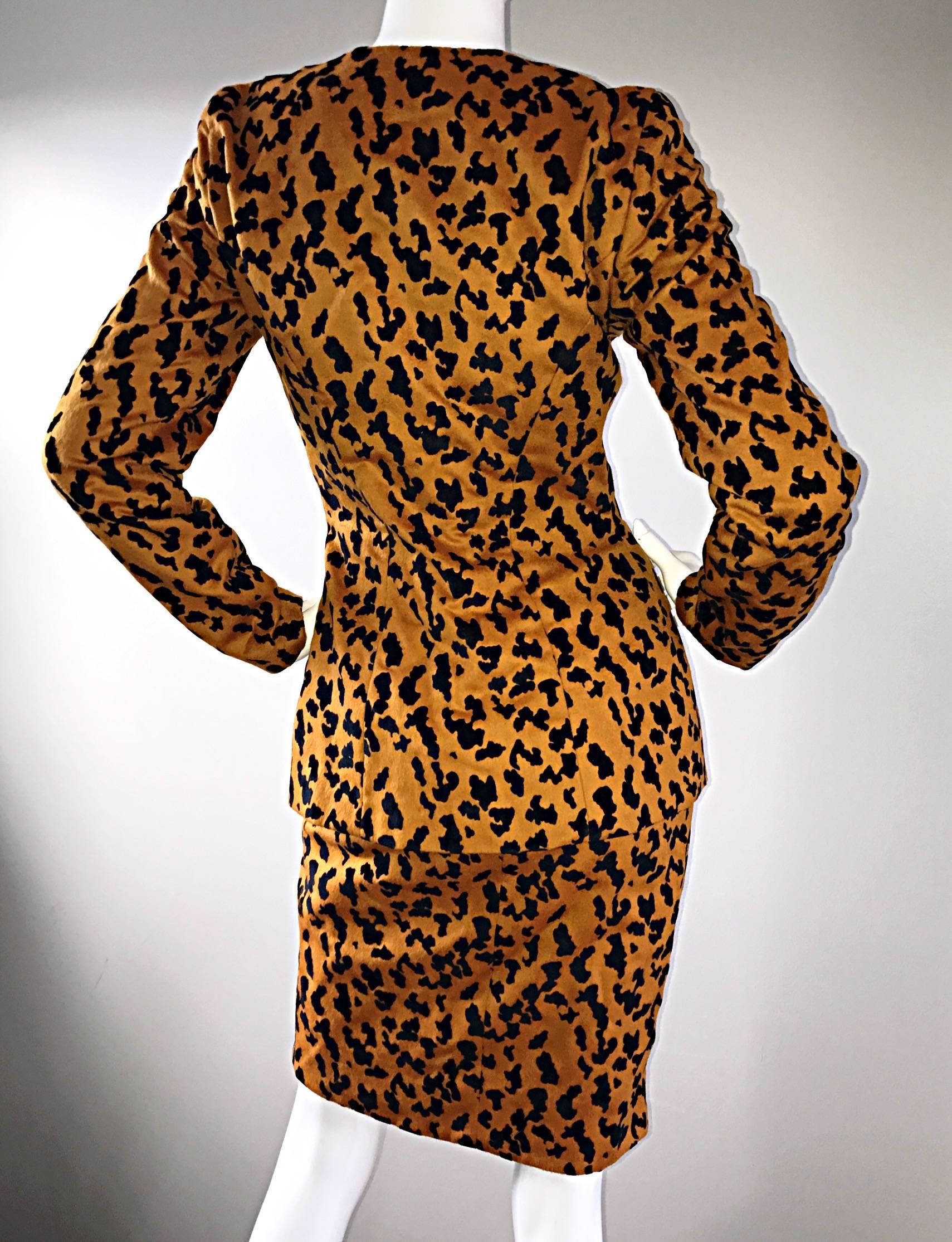 Tailleur jupe vintage Vicky Tiel Couture en velours de laine imprimé guépard léopard, années 1980  Pour femmes en vente