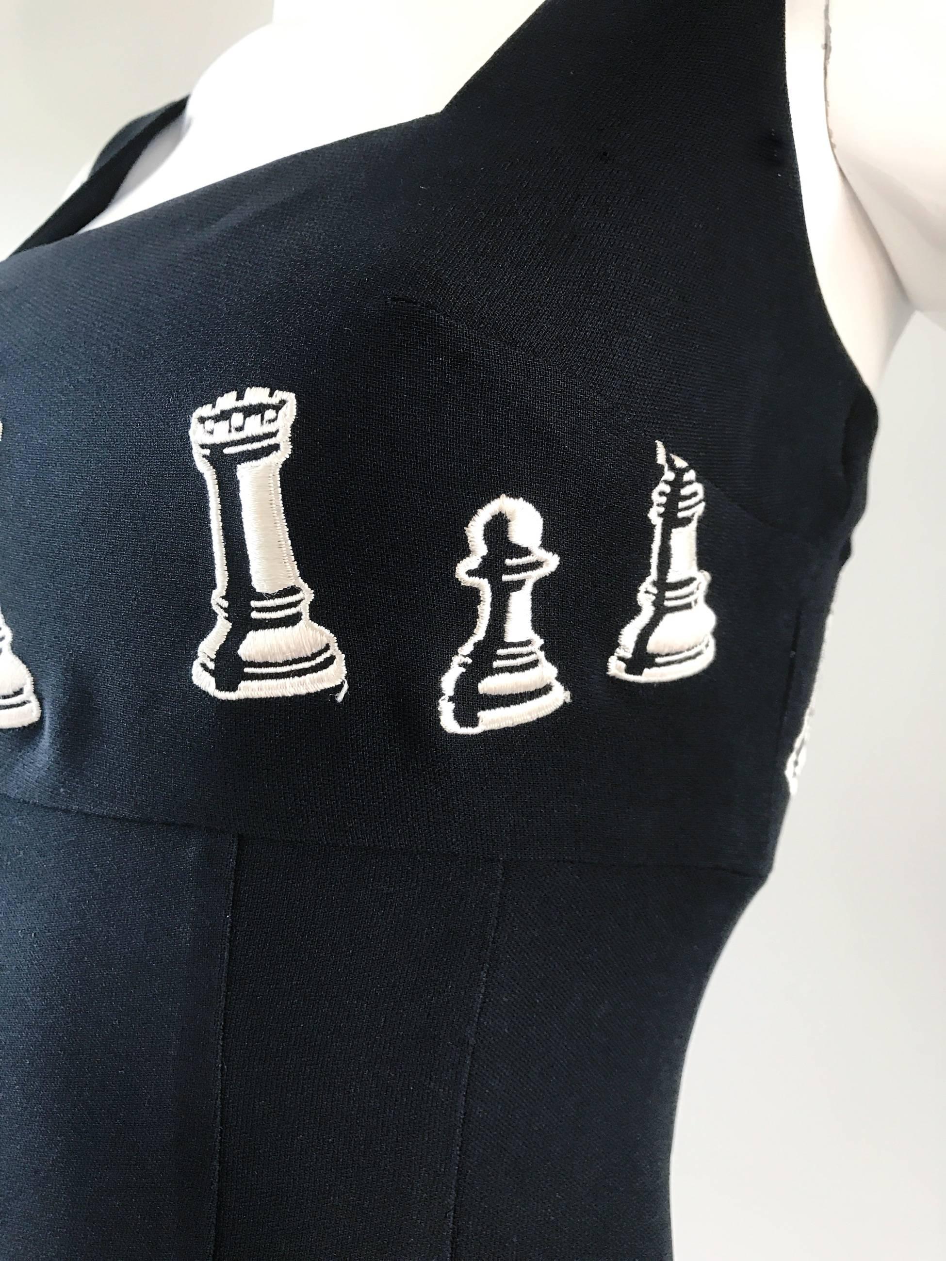 1990s Nicole Miller Vintage Black and White ' Chess ' Embroidered Black Dress 4 In Excellent Condition For Sale In San Diego, CA