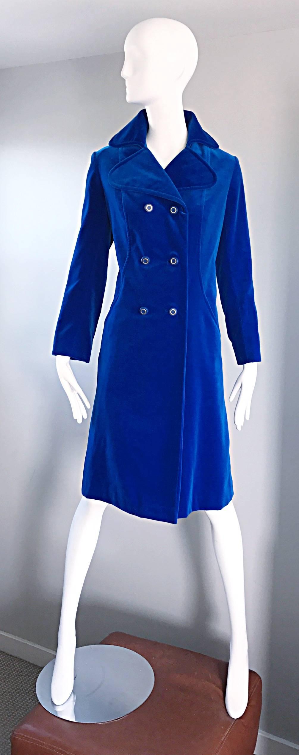 Stunning 60s SURREY CLASSICS royal cerulean blue velvet double breasted jacket! Mod style, with so much comfort. Oversized signature 1960s rounded collar. Blue buttons up the front. Pockets at each side of the waist. 100% cotton velvet. Fully lined.