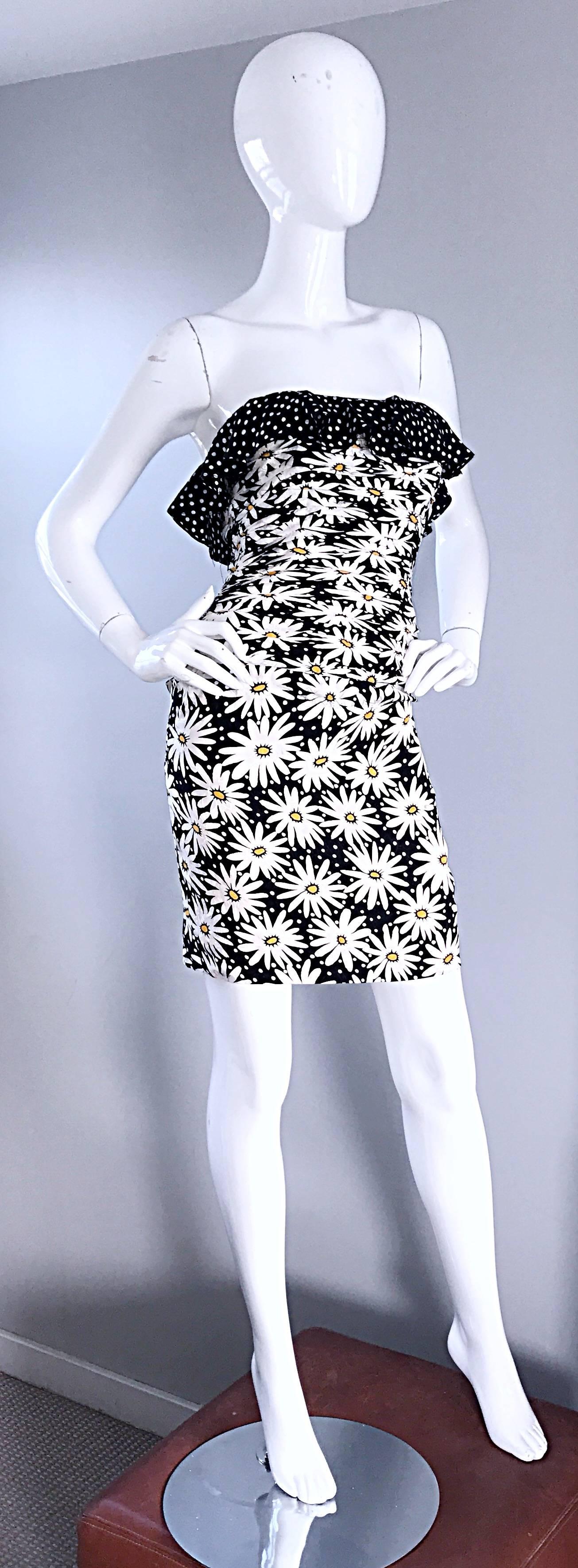 Fabulous Vintage 80s Black and White Daisy Polka Dot Print Sz 4 Strapless Dress  In Excellent Condition For Sale In San Diego, CA