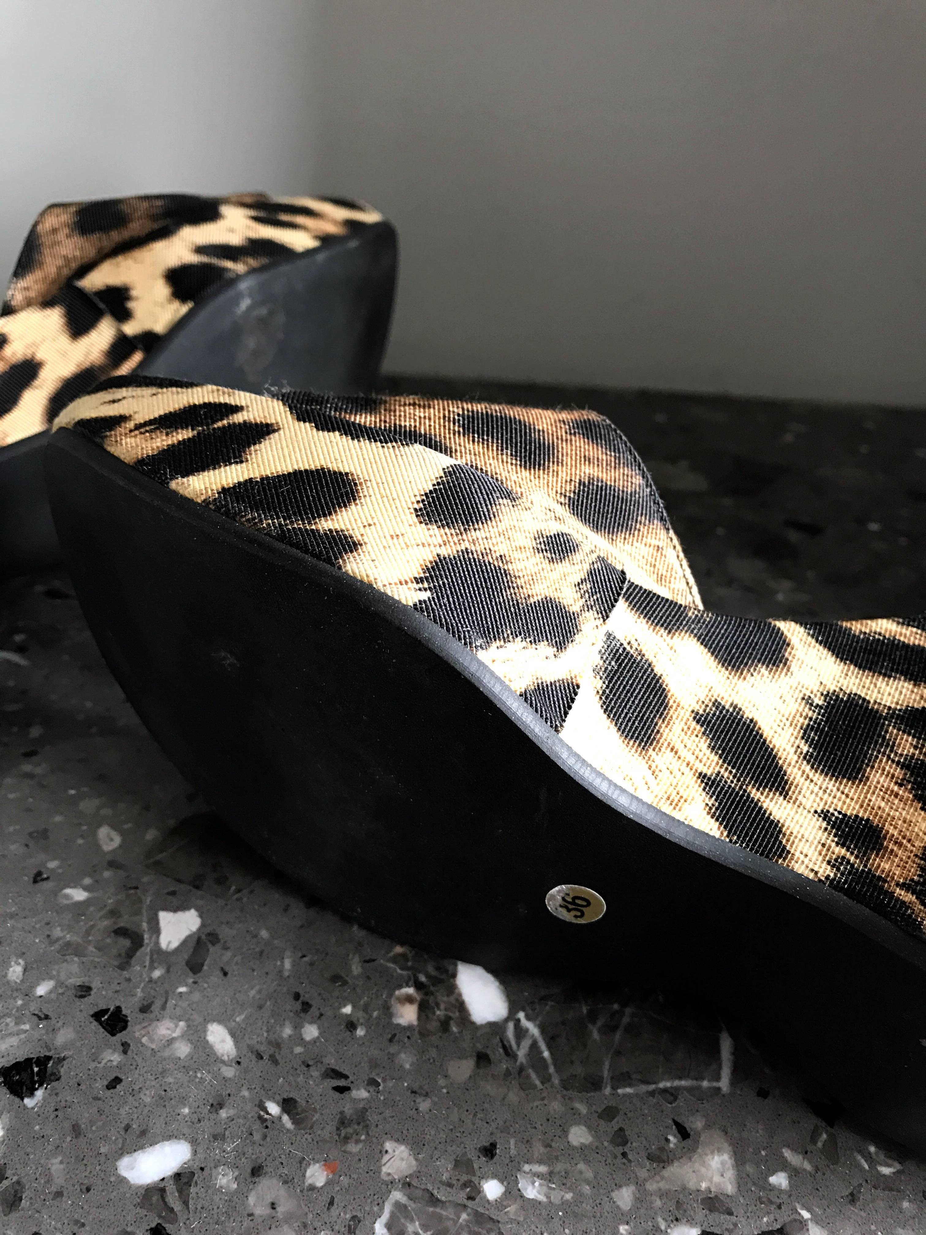 Women's New Vintage Moschino Cheap & Chic 1990s Leopard + Flower Embroidered Wedges 36 6 For Sale