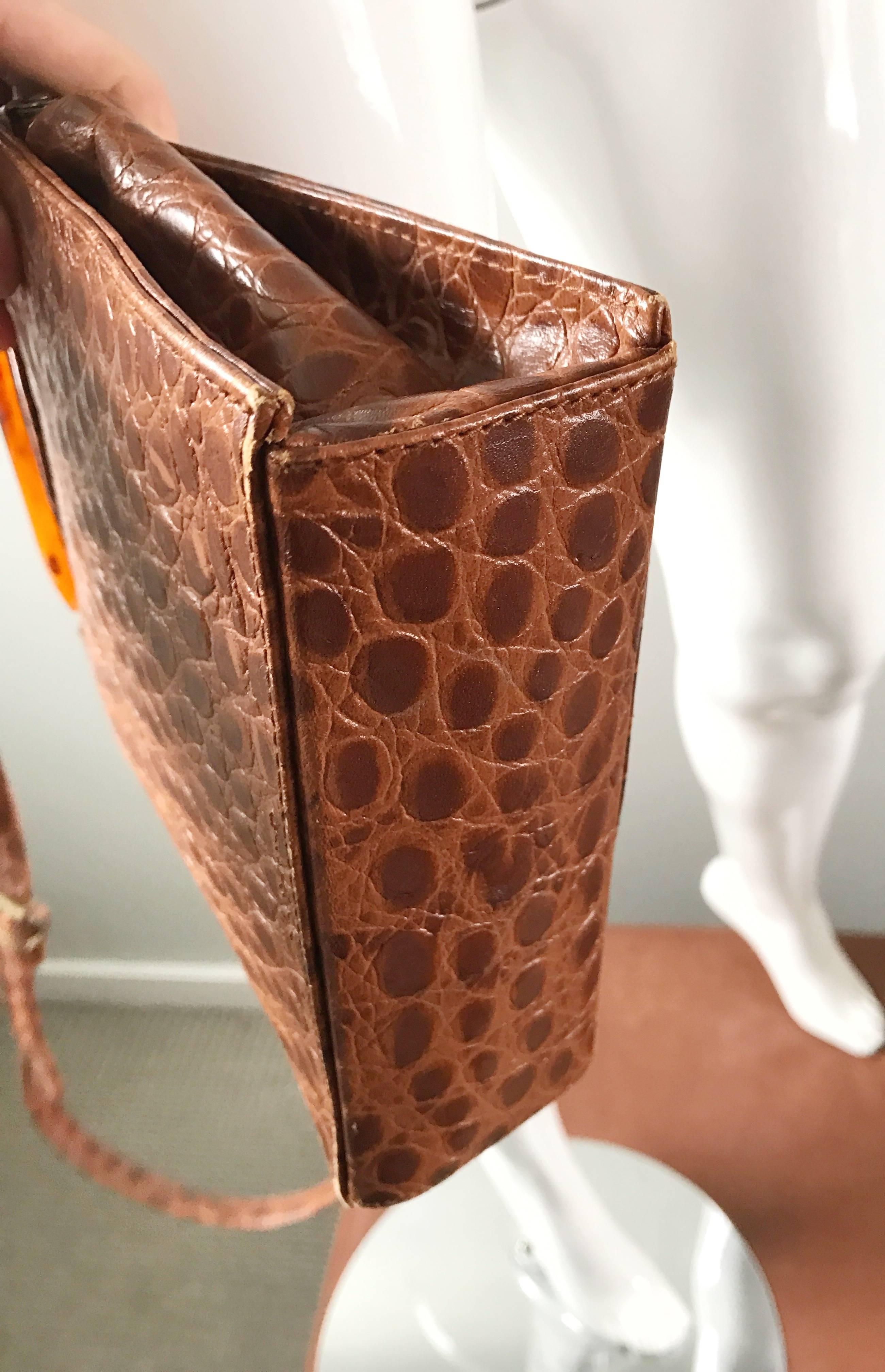 Women's or Men's Vintage Jill Stuart Crocodile Embossed Leather Tan Brown Crossbody Shoulder bag For Sale