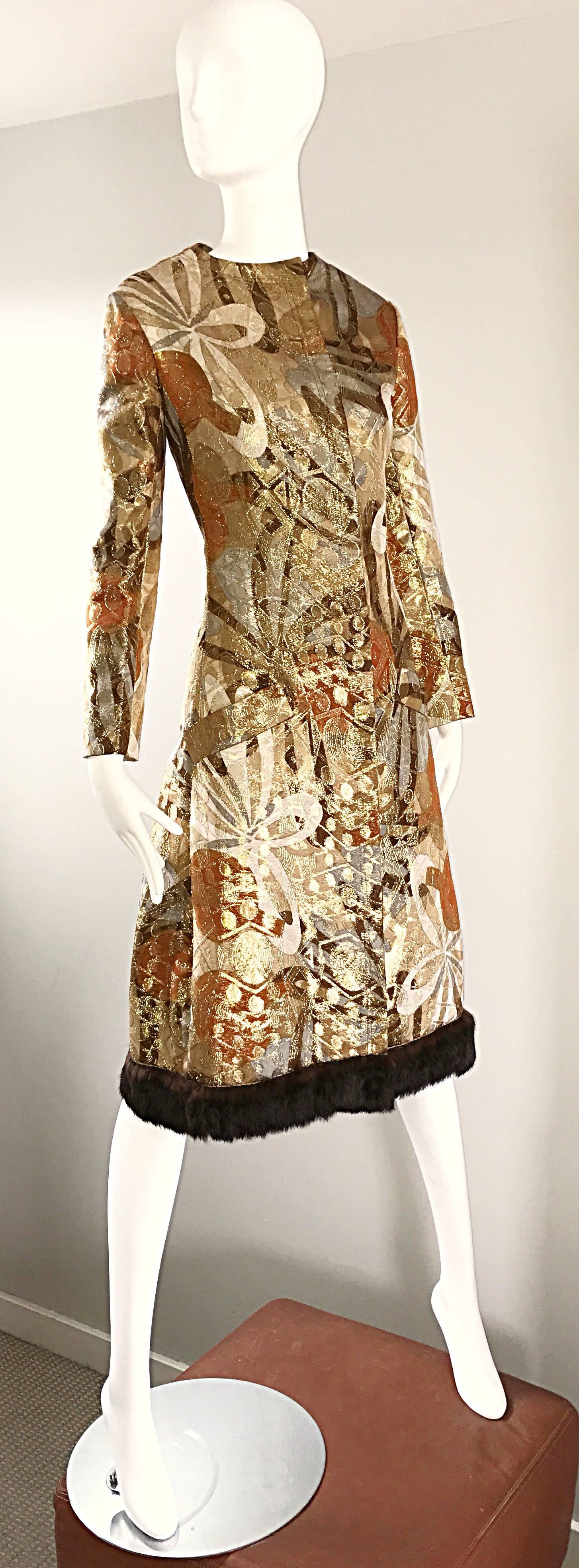 Bill Blass - Manteau vintage en soie métallisée bordé de vison, veste et manteau trapèze, années 1960  Excellent état - En vente à San Diego, CA