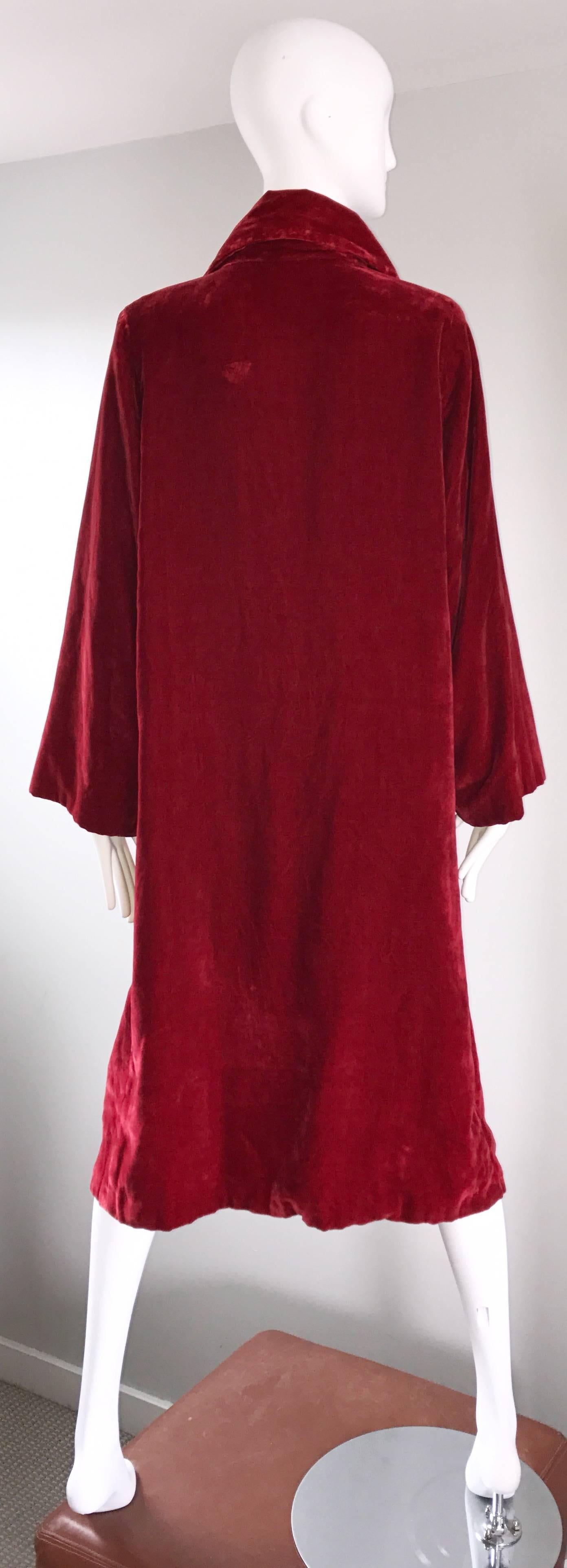 1920s Silk Velvet Blood Red Vintage 20s Luxurious Opera Flapper Jacket Coat In Excellent Condition In San Diego, CA