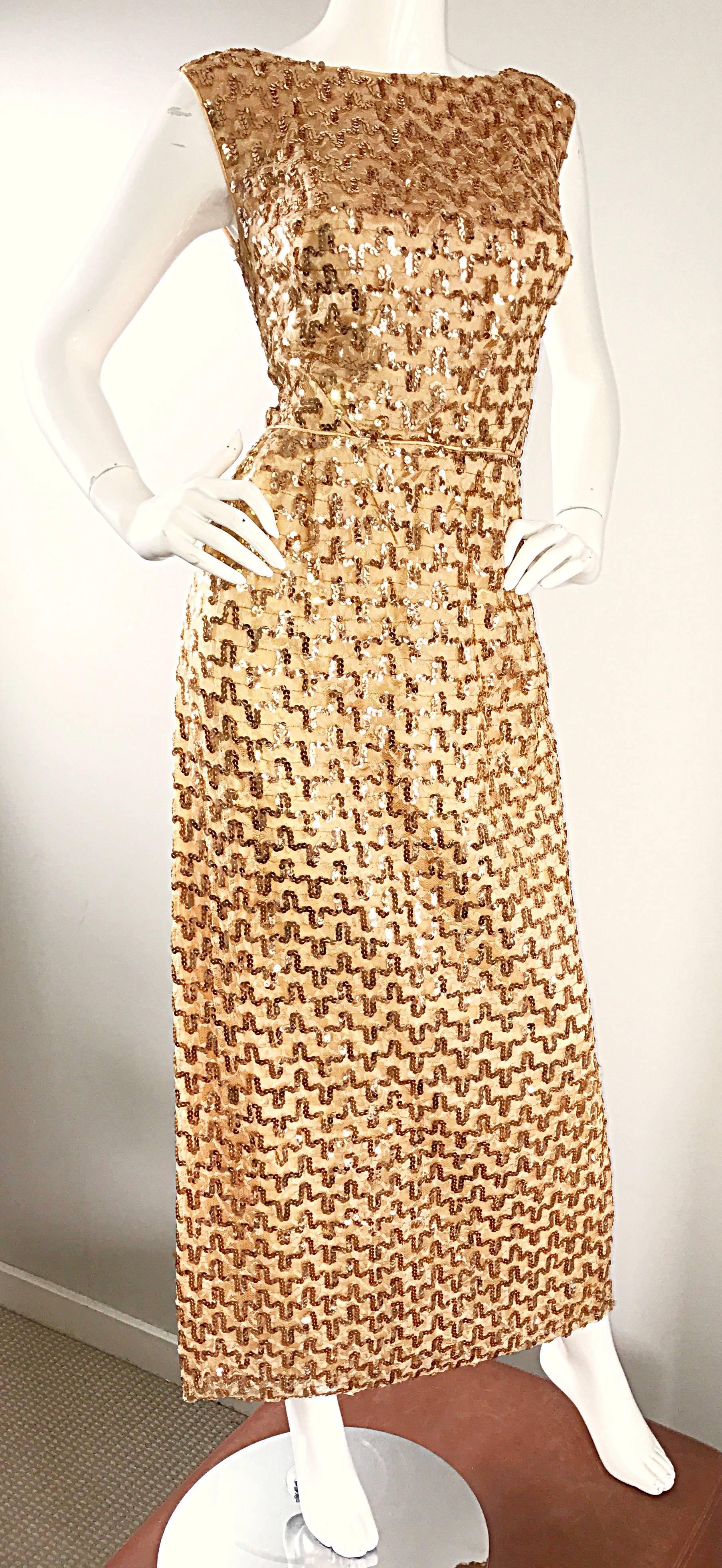 1960er Jahre Vintage Gold Seide Voll Pailletten Ärmelloses 60er Jahre Abendkleid Damen im Angebot