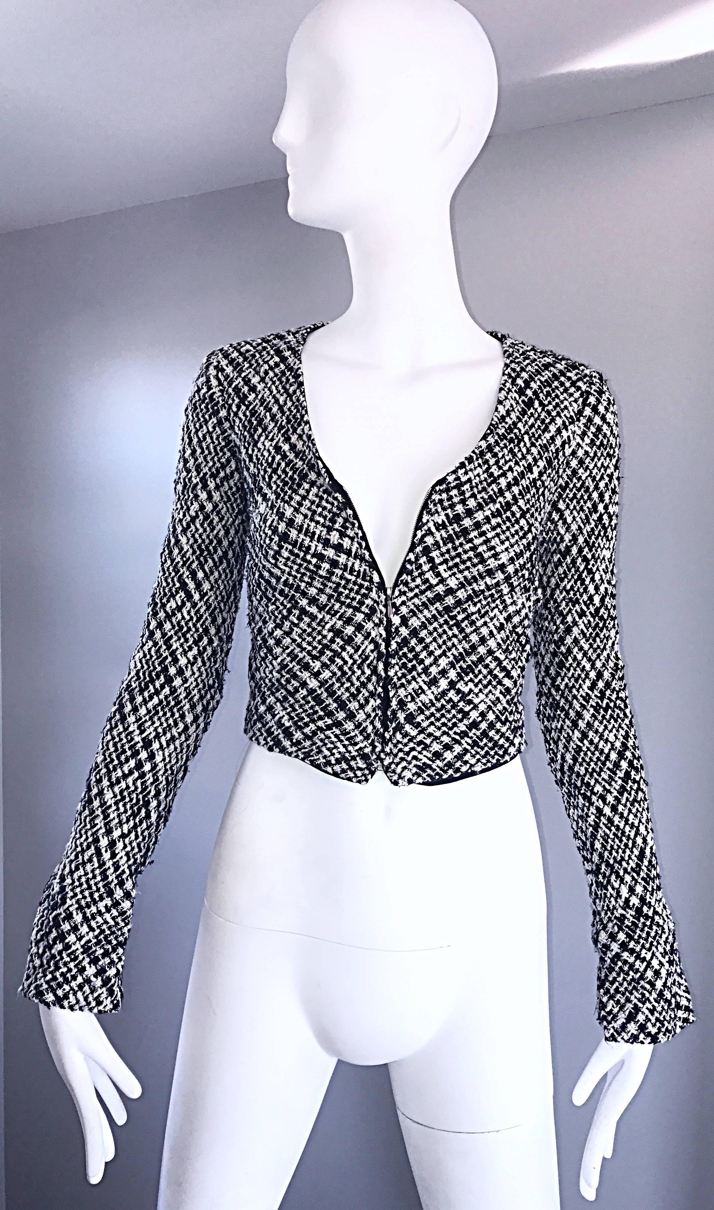 Chic Vintage Agnes B 1990s Black and White 90s French Cropped Tailored Jacket  For Sale 3