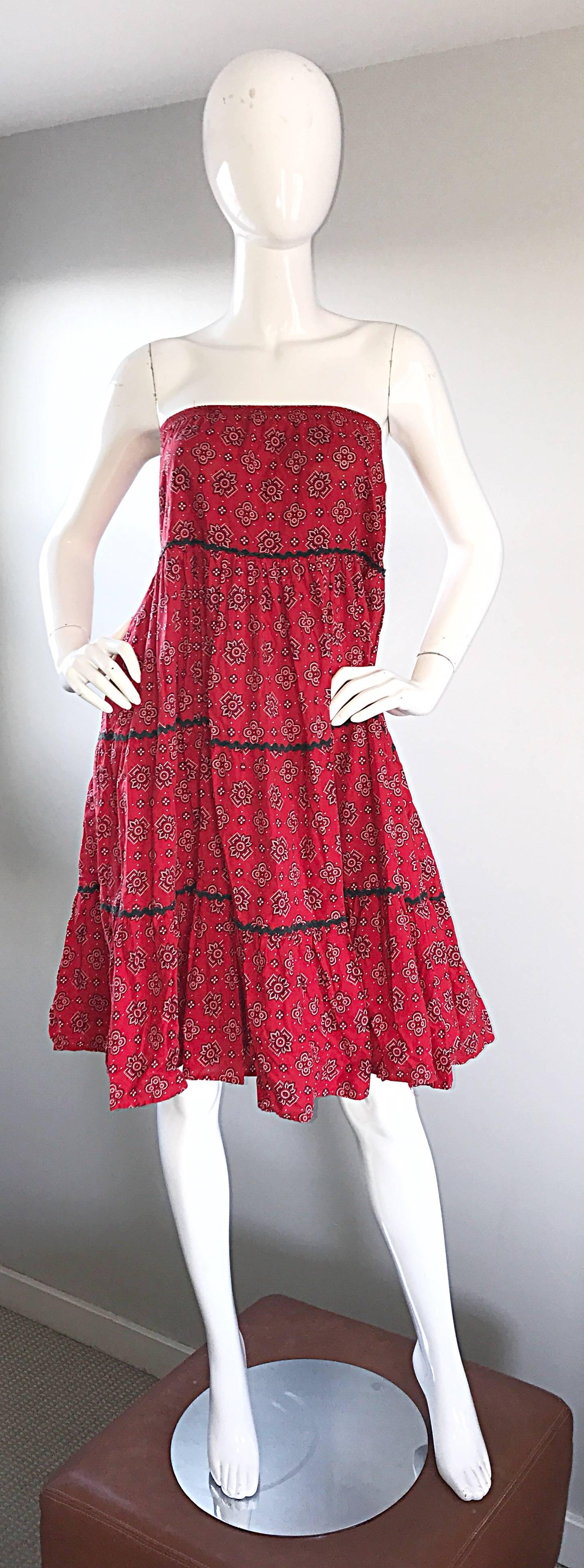 Joseph Magnin: Midi-Boho-Rock oder -Kleid mit rotem Paisleymuster, Bandana, 1970er Jahre im Zustand „Hervorragend“ im Angebot in San Diego, CA