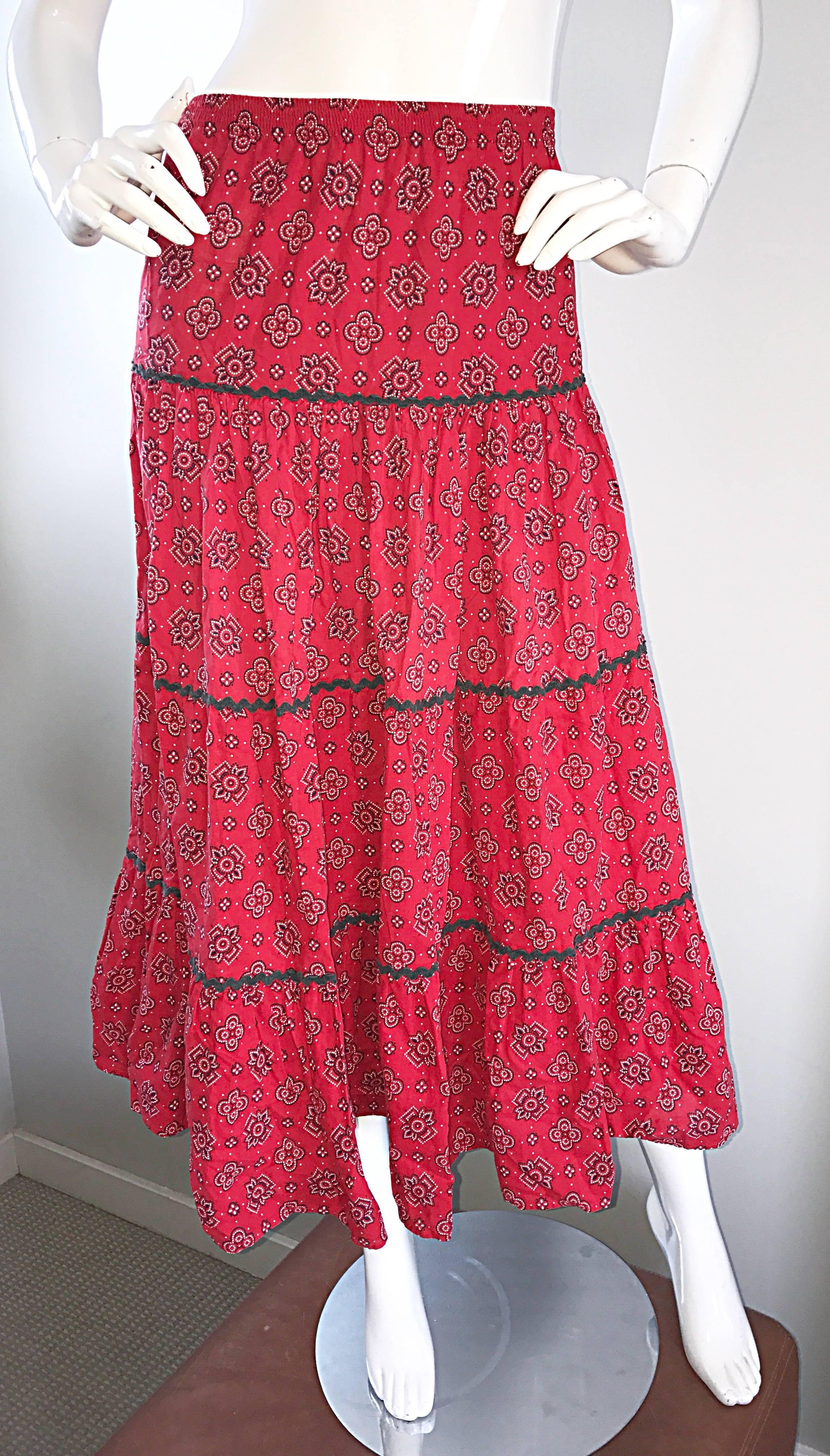 1970s Joseph Magnin Bandana Print in Red Paisley Tiered Midi Boho Skirt or Dress In Excellent Condition For Sale In San Diego, CA