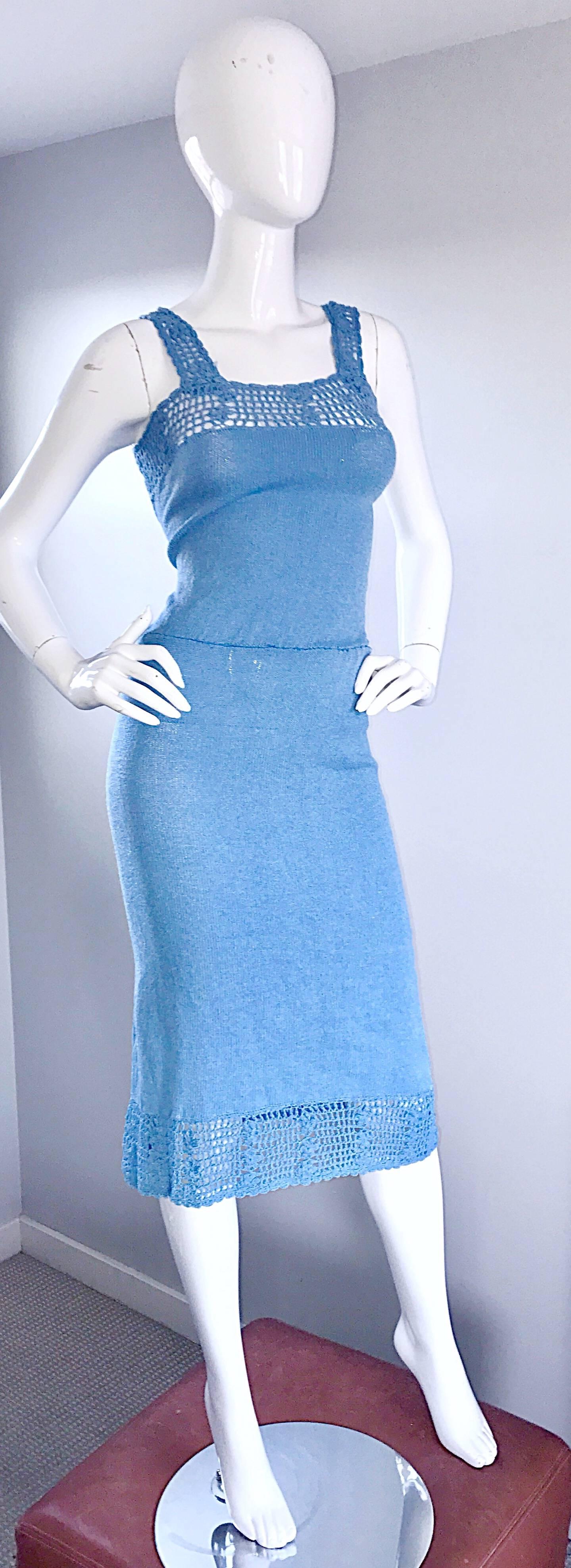 Oscar de la Renta, robe sans manches vintage bleu clair en maille crochetée, années 1970  Excellent état - En vente à San Diego, CA