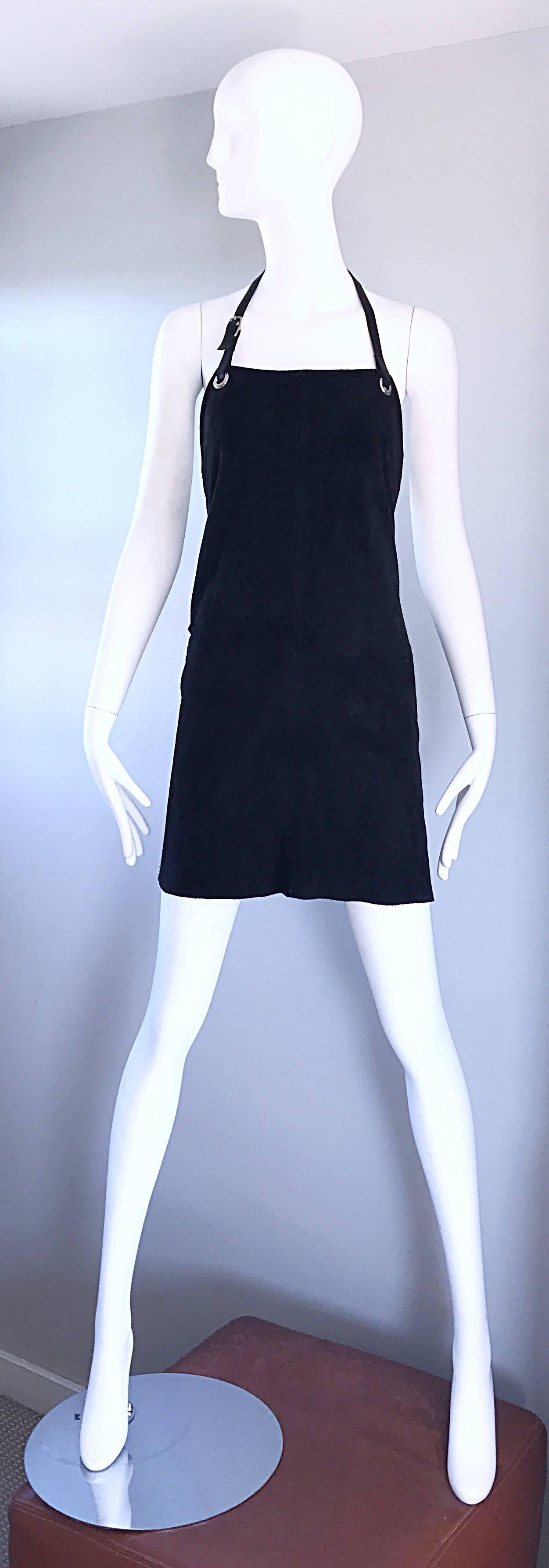 Super rare early HELMUT LANG black suede leather apron style dress! Adjustable black leather buckle strap can accomodate an array of sizes. Chic fit looks great on a number of sizes. In great unworn condition. Made in Italy.
Approximately Size