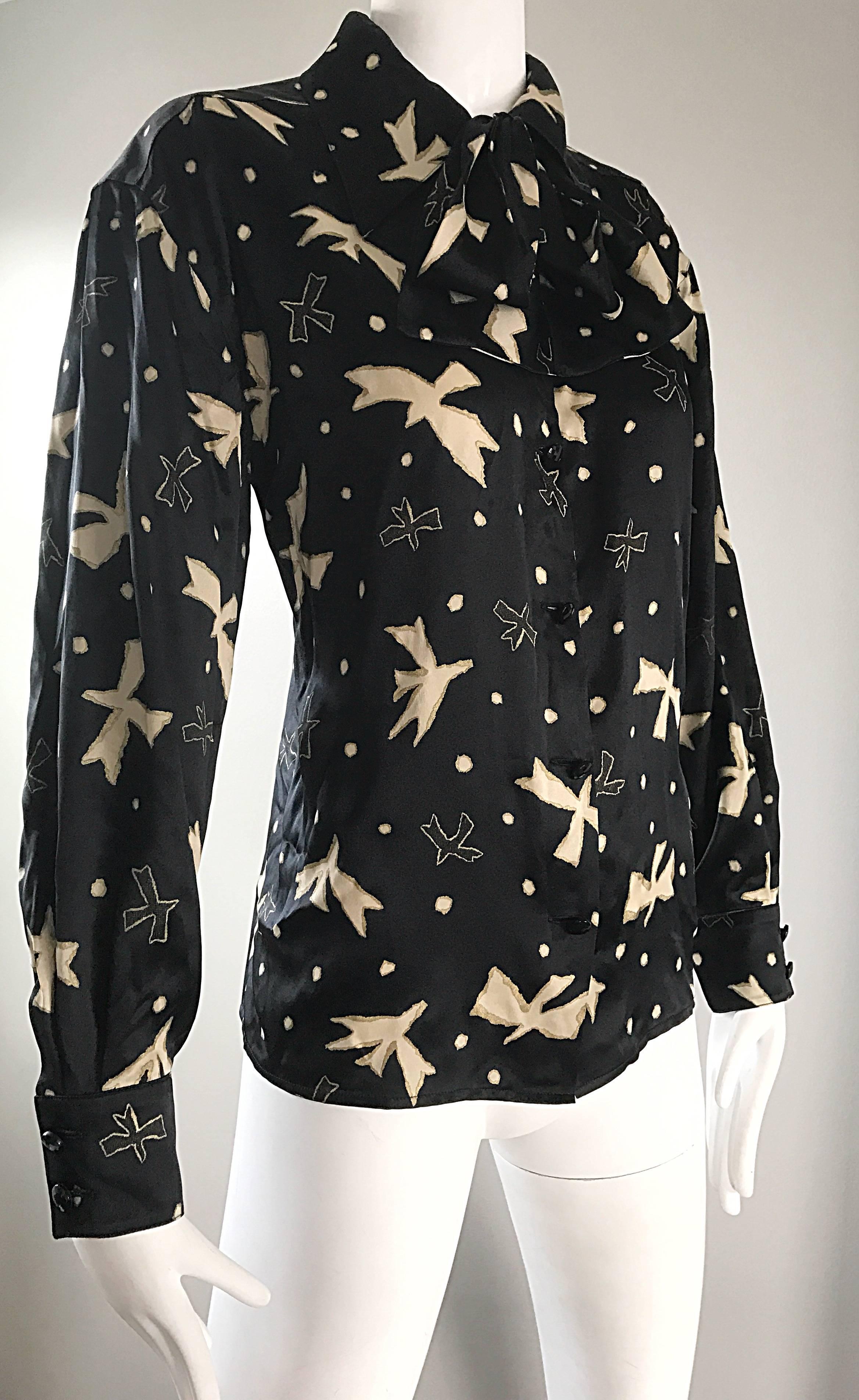 Emanuel Ungaro Vintage Black and White 1990s Bird Print Pussycat Bow Silk Blouse In Excellent Condition For Sale In San Diego, CA