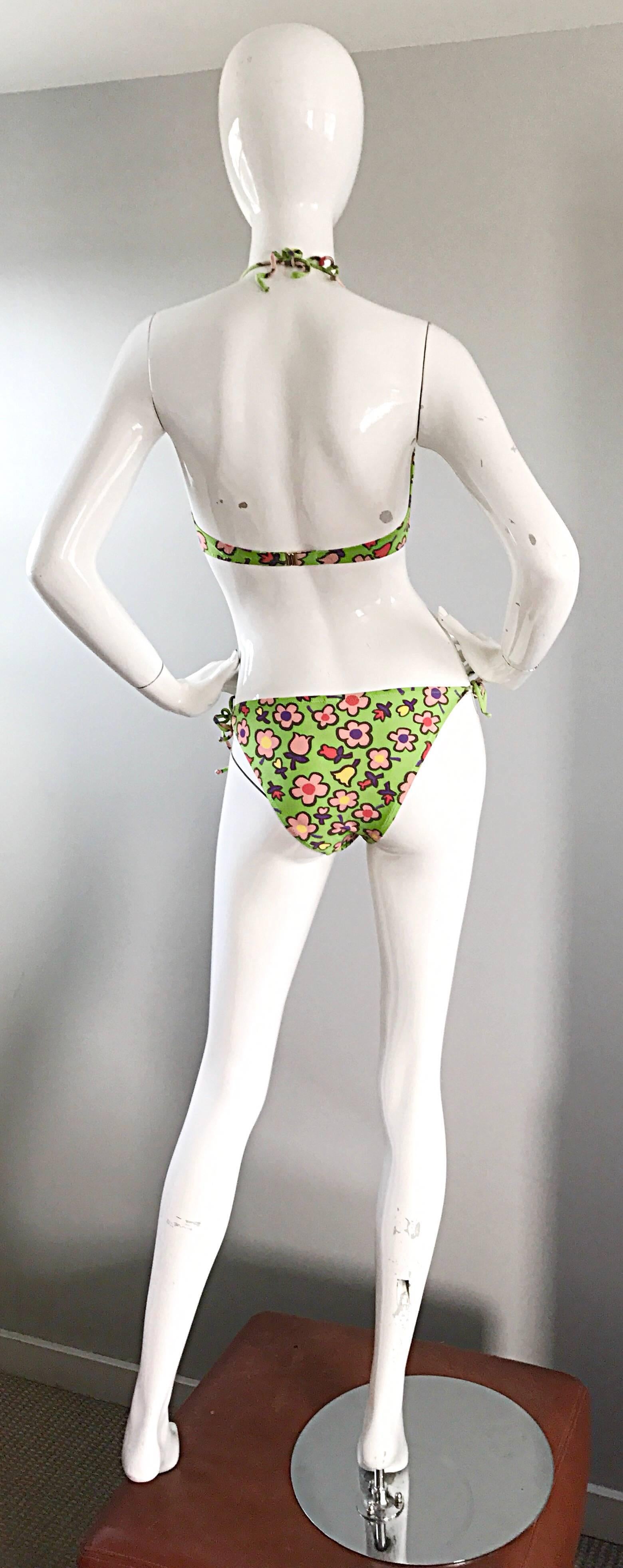 Bikini à cordes deux pièces vintage Moschino vert fluo imprimé fleurs, années 1990  Excellent état - En vente à San Diego, CA