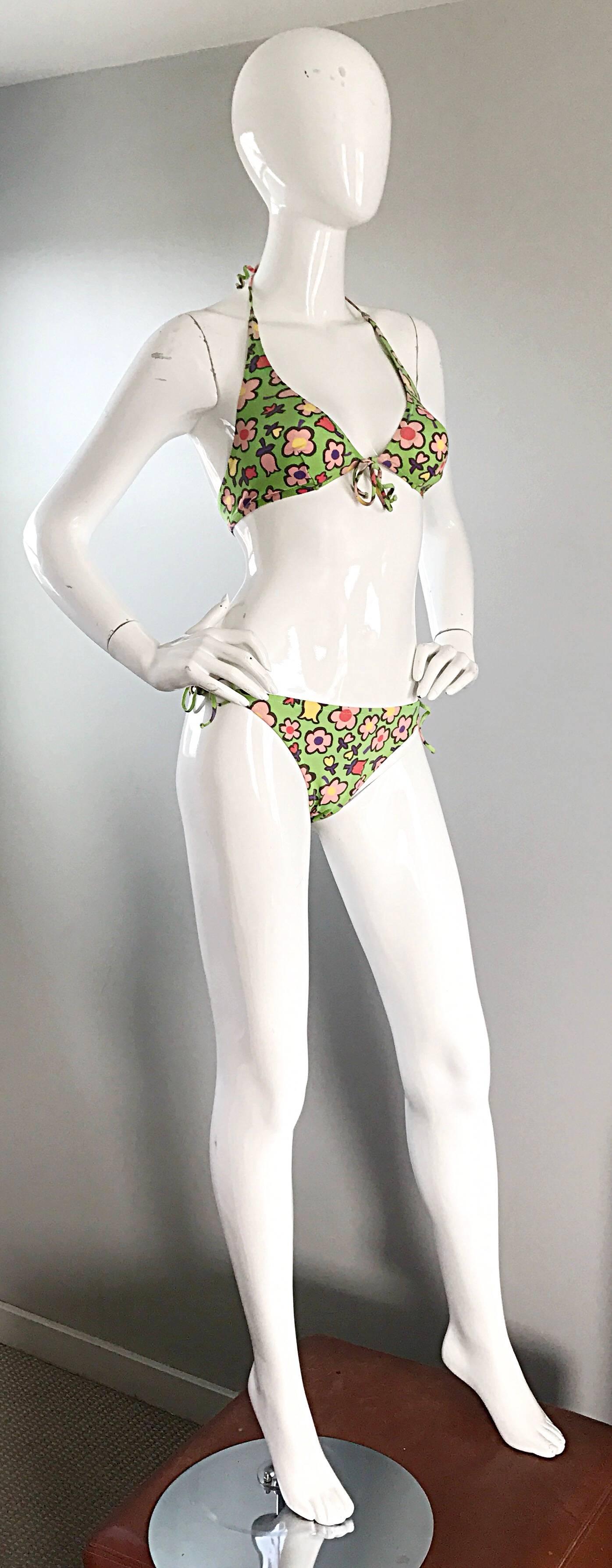Bikini à cordes deux pièces vintage Moschino vert fluo imprimé fleurs, années 1990  Pour femmes en vente