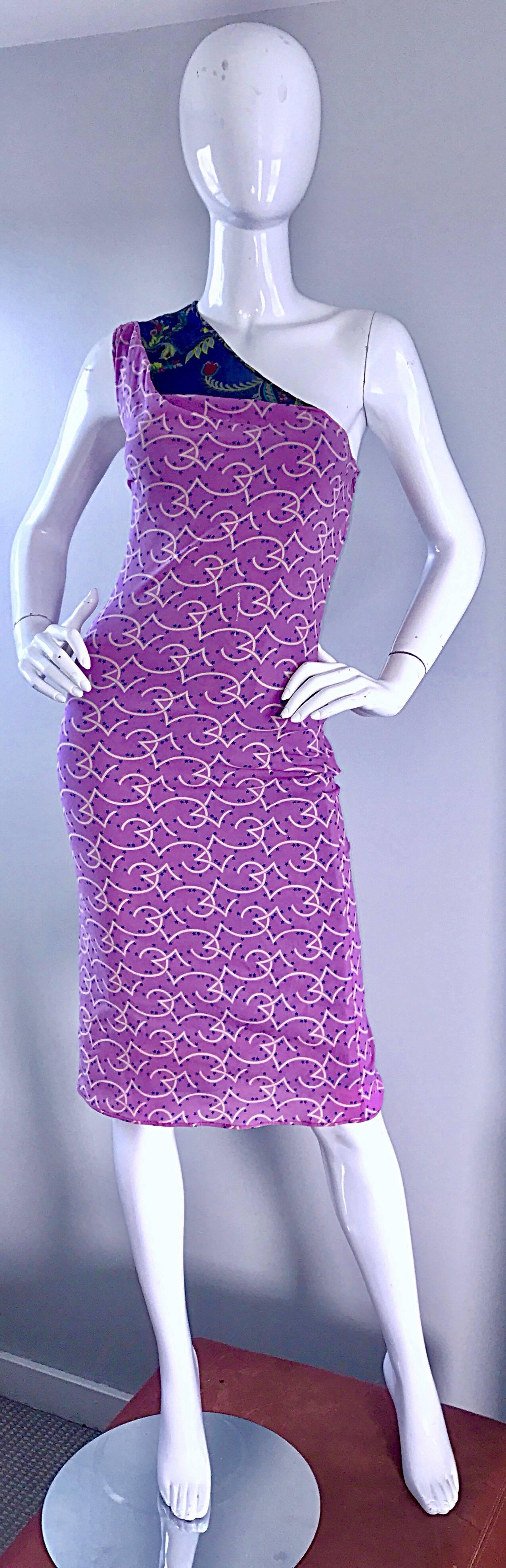 Violet Gianni Versace Couture, robe asymétrique en soie imprimée d'étoiles tropicales, printemps 1998 en vente