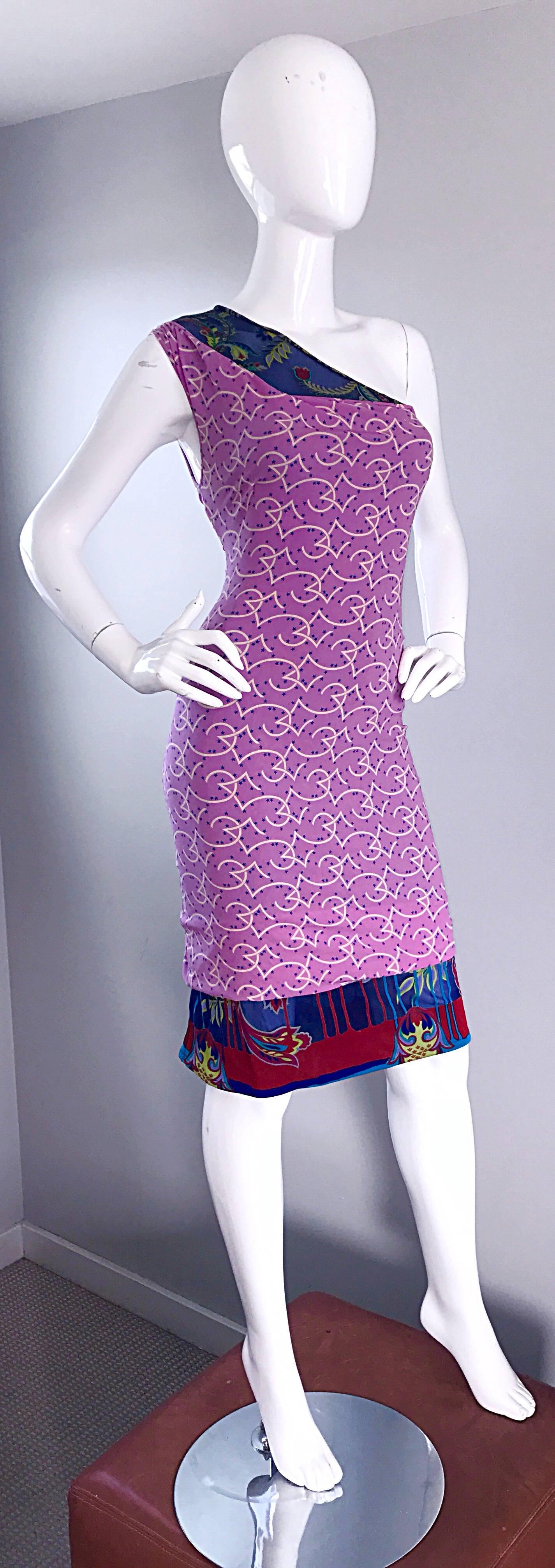 Gianni Versace Couture, robe asymétrique en soie imprimée d'étoiles tropicales, printemps 1998 en vente 2