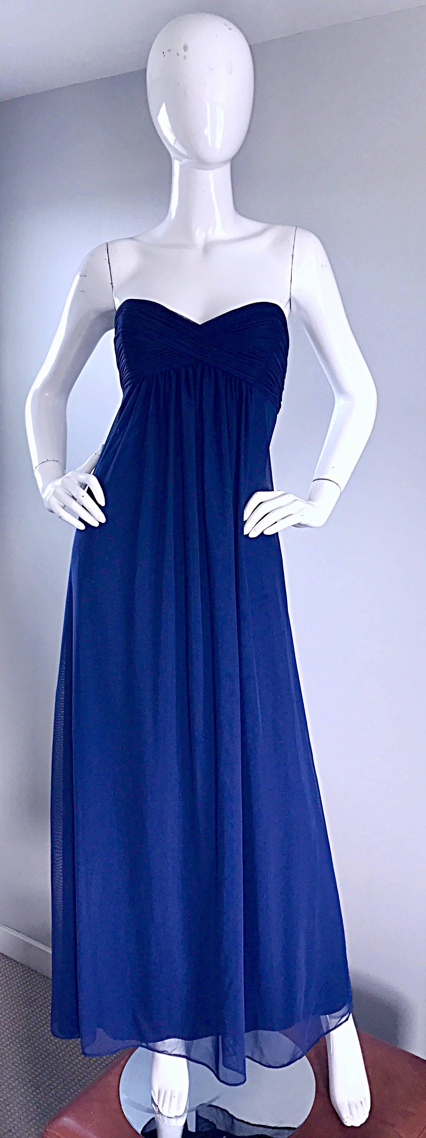 Vintage Vicky Tiel Couture Marineblaues trägerloses Abendkleid aus Seide und Mesh aus Seide (Blau) im Angebot