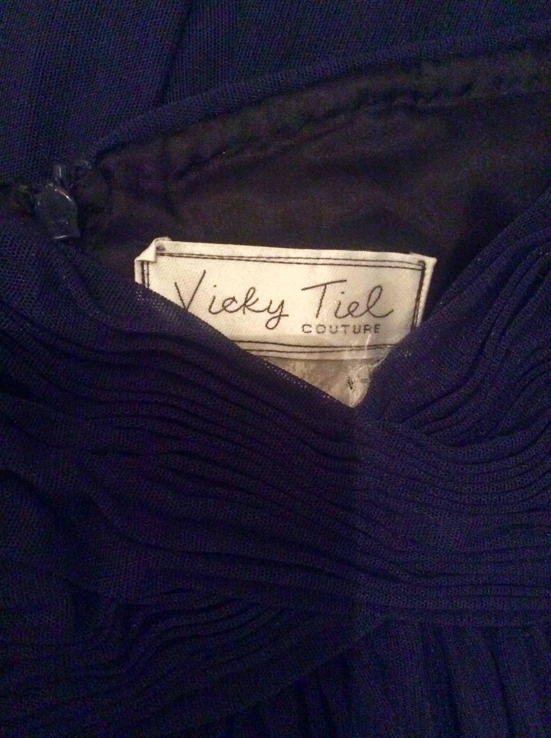 Vintage Vicky Tiel Couture Marineblaues trägerloses Abendkleid aus Seide und Mesh aus Seide im Angebot 5