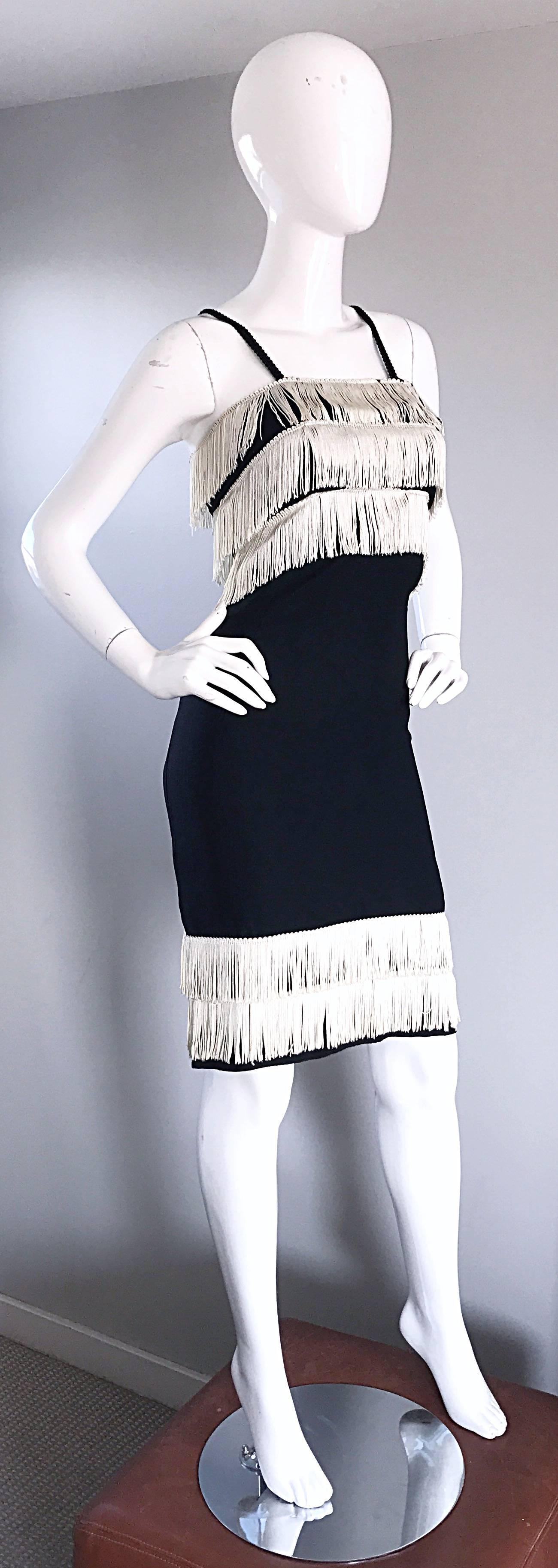 1950er Schwarzes und weißes Flapper-Kleid aus Krepp und Seide mit Fransen und Fransen, 50er Jahre Vintage im Zustand „Hervorragend“ im Angebot in San Diego, CA