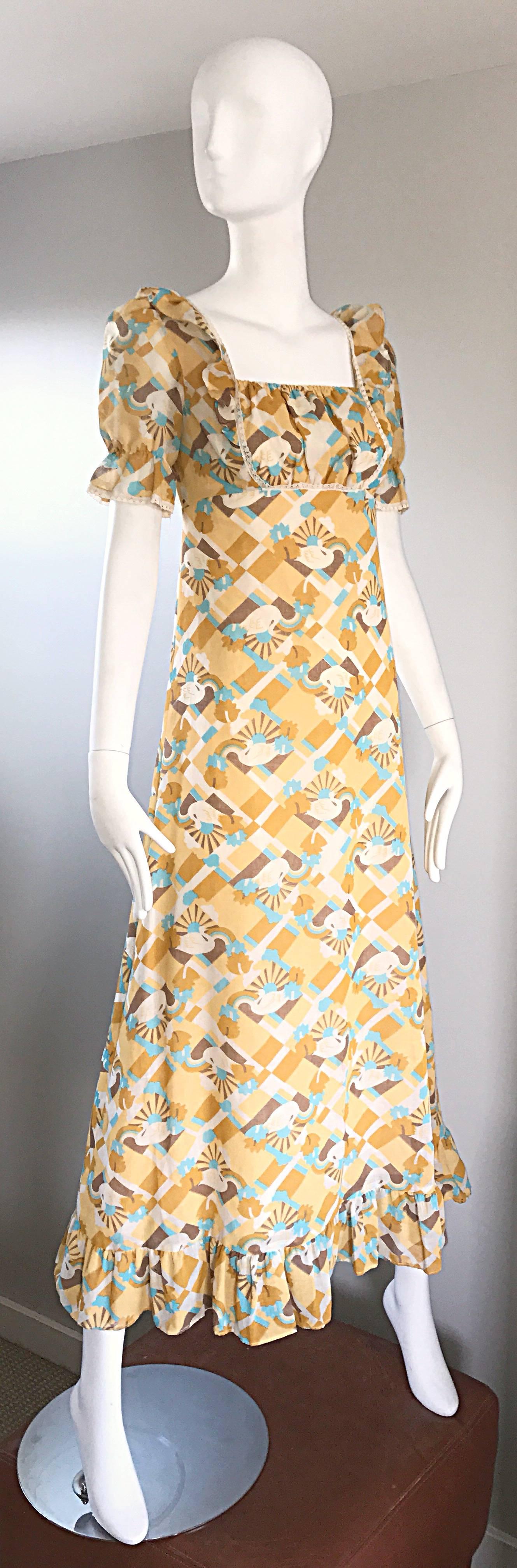 1970s Swan Print Novelty Cotton Boho Vintage 70s Blue and Yellow Maxi Dress  In Excellent Condition For Sale In San Diego, CA