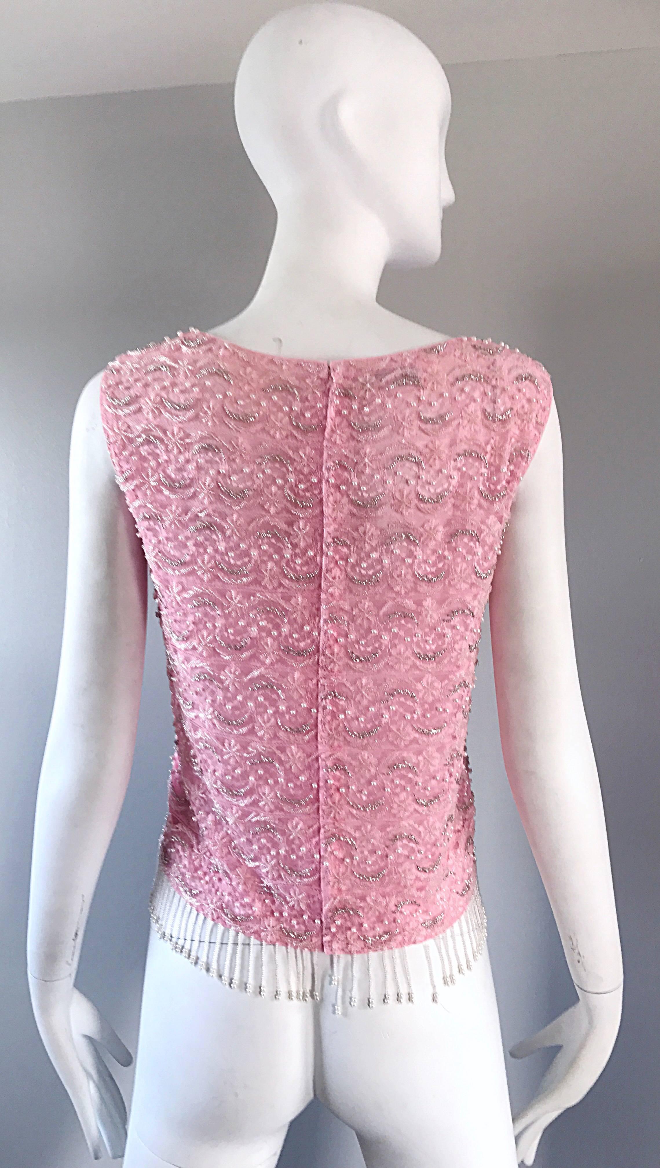 Haut sans manches Harilela's Hong Kong en soie vintage chic avec perles et sequins roses, années 1960 Pour femmes en vente