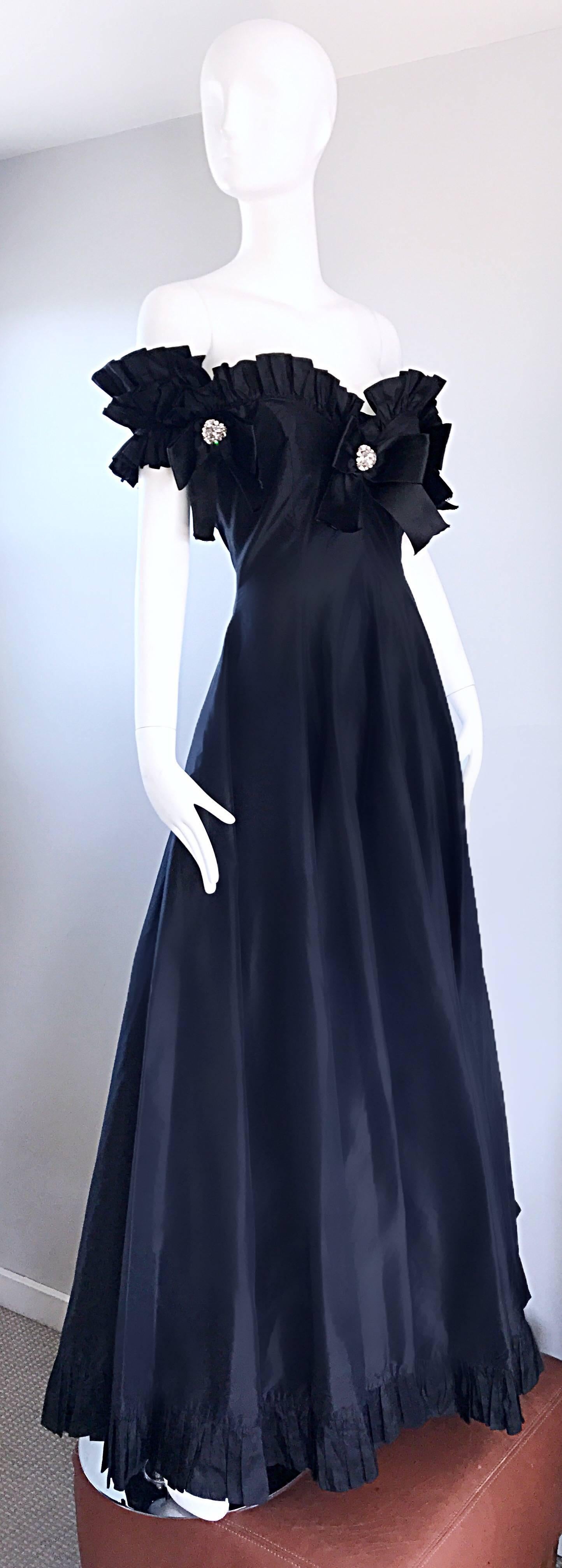 Oscar de la Renta Vintage Black Silk Taffeta Off Shoulder Evening Gown Size 6 In Excellent Condition In San Diego, CA