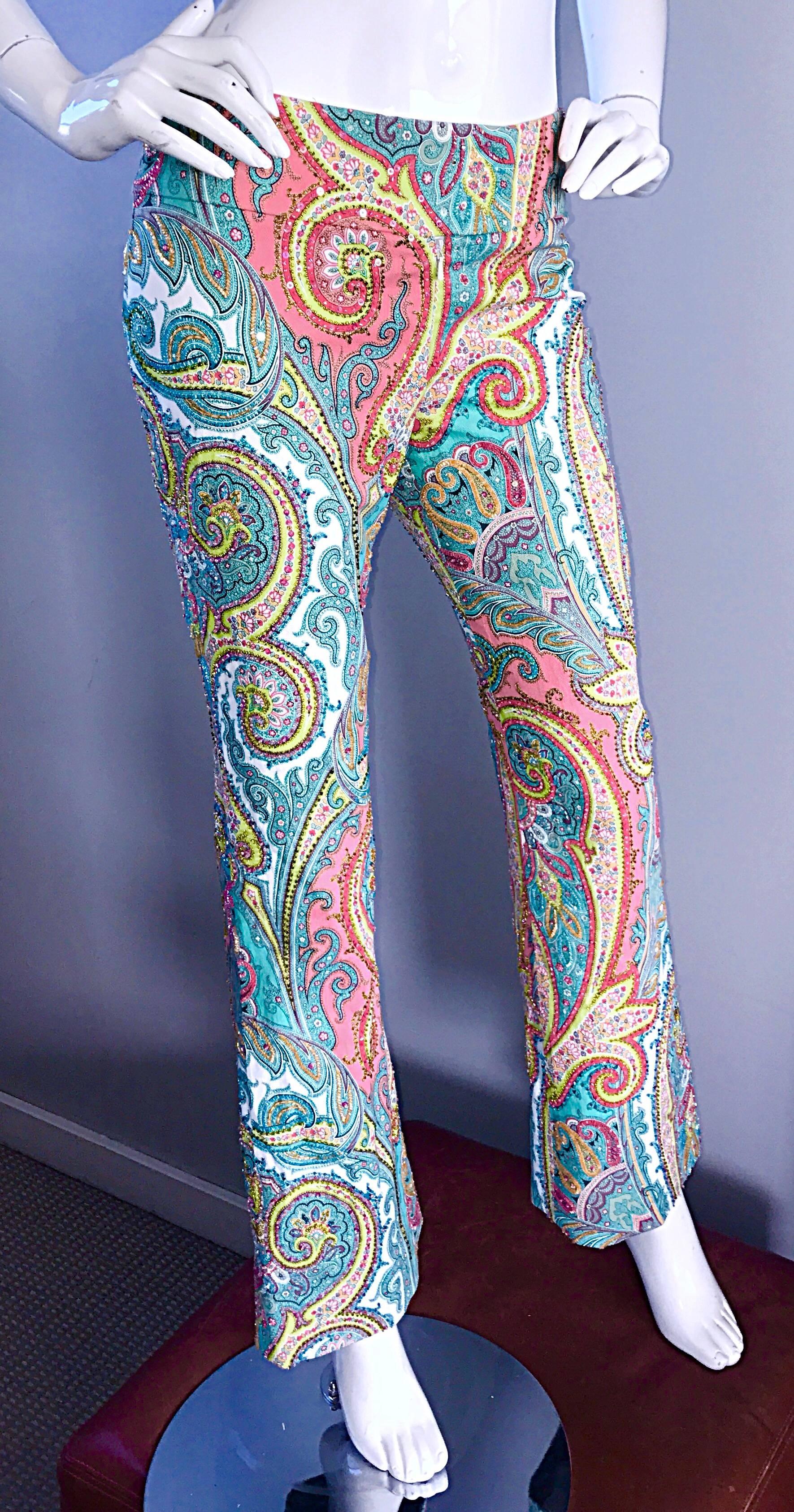Carmen Marc Valvo - Magnifique pantalon à jambes évasées à taille basse entièrement perlé et à motif cachemire, années 1990 Neuf - En vente à San Diego, CA