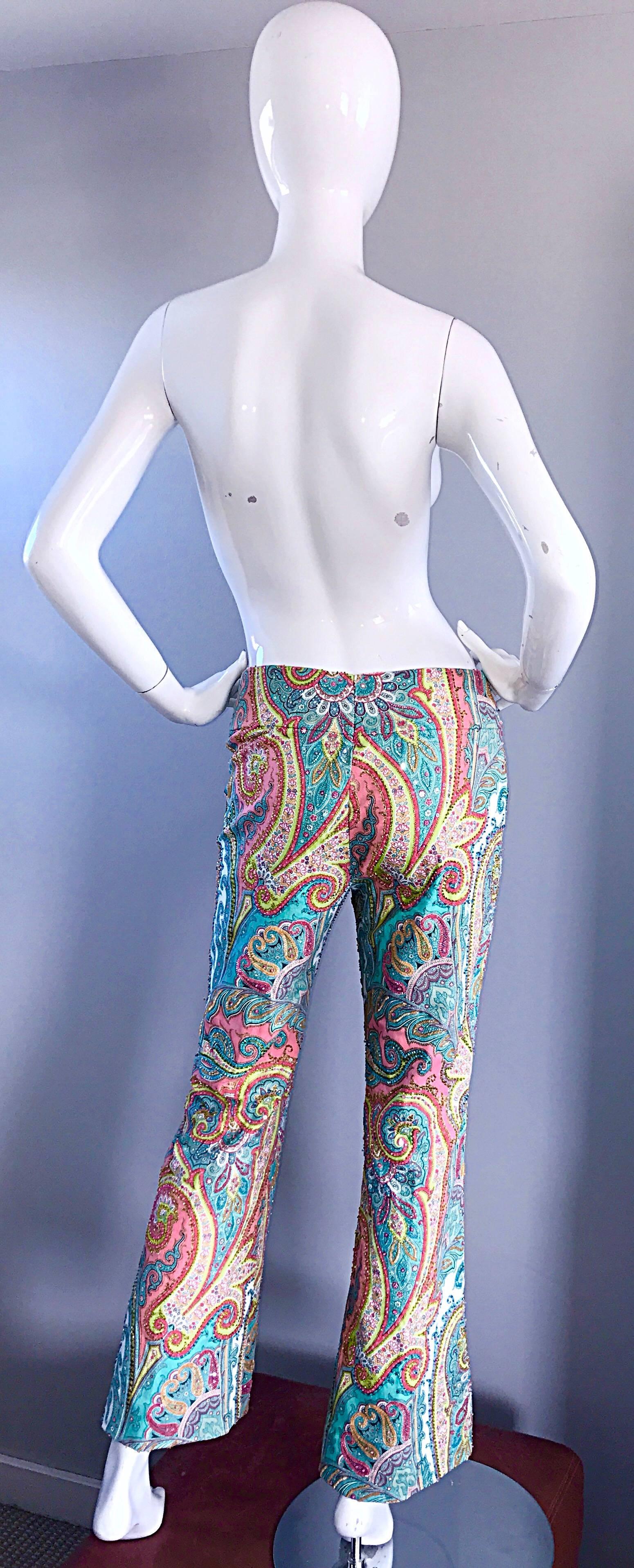 Carmen Marc Valvo - Magnifique pantalon à jambes évasées à taille basse entièrement perlé et à motif cachemire, années 1990 Pour femmes en vente