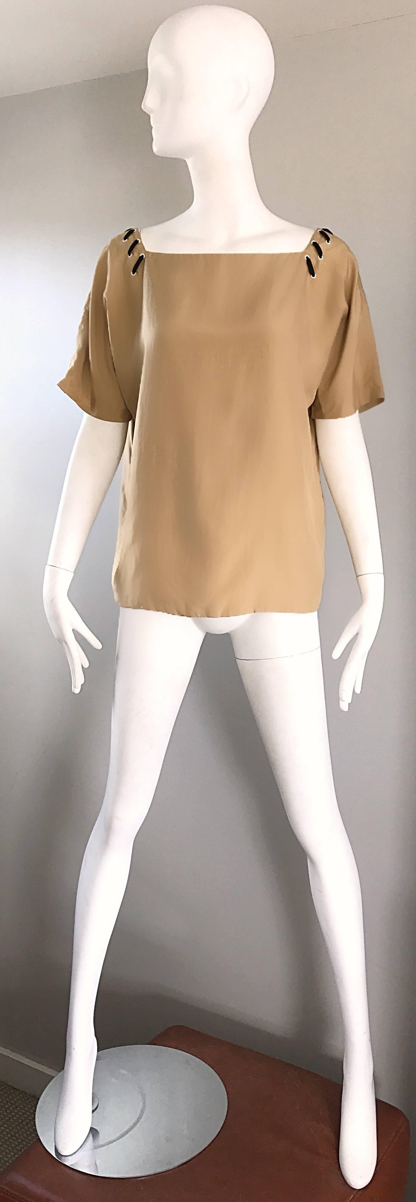 1990er Fendi by Karl Lagerfeld Tan Seide Vintage 90er Boho Tunika Bluse Größe 42 im Angebot 3