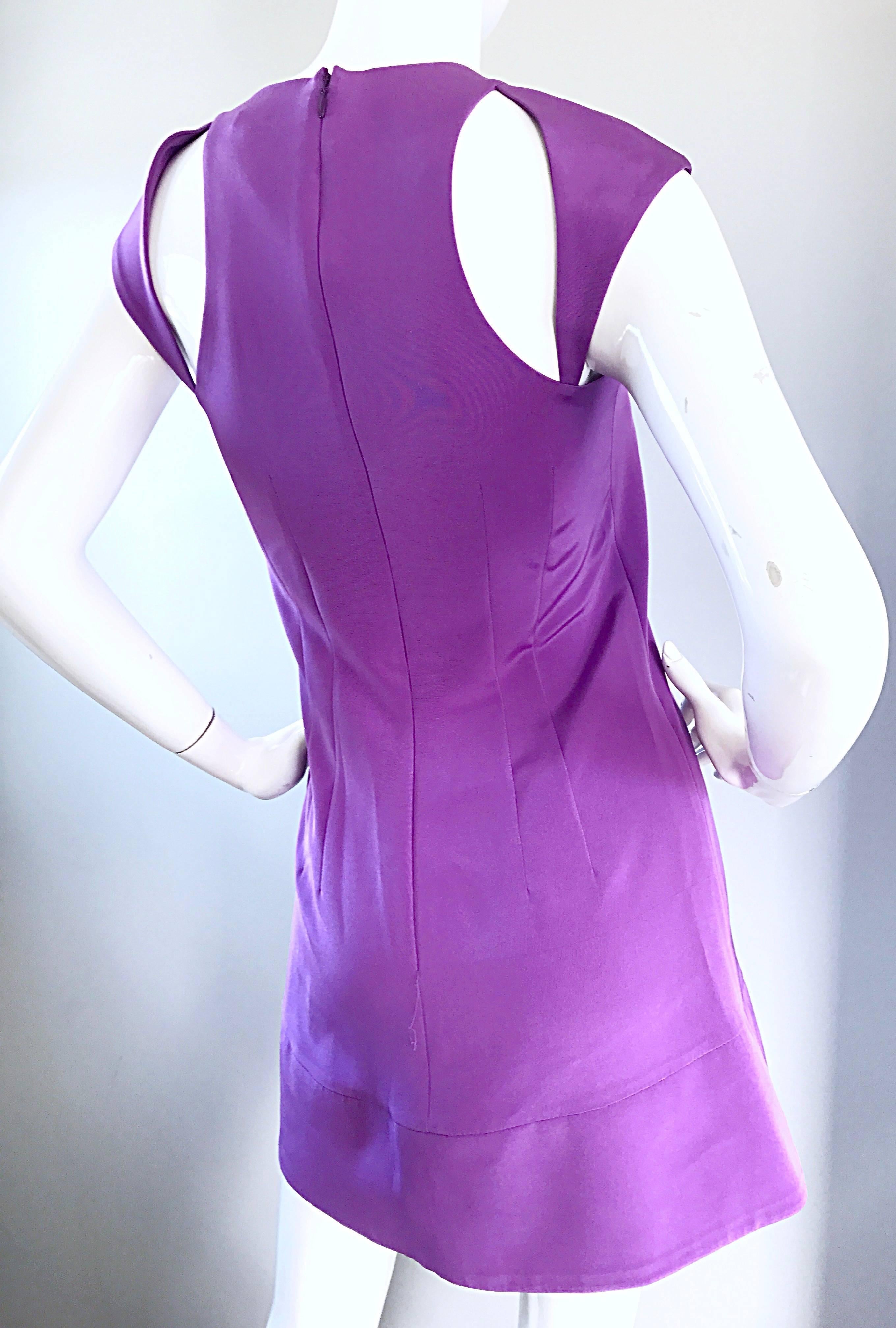 Neu Jay Godfrey Lavendelfarbenes Bodycon-Minikleid aus Seide mit kalten Schultern und Ausschnitt, neu im Angebot 1