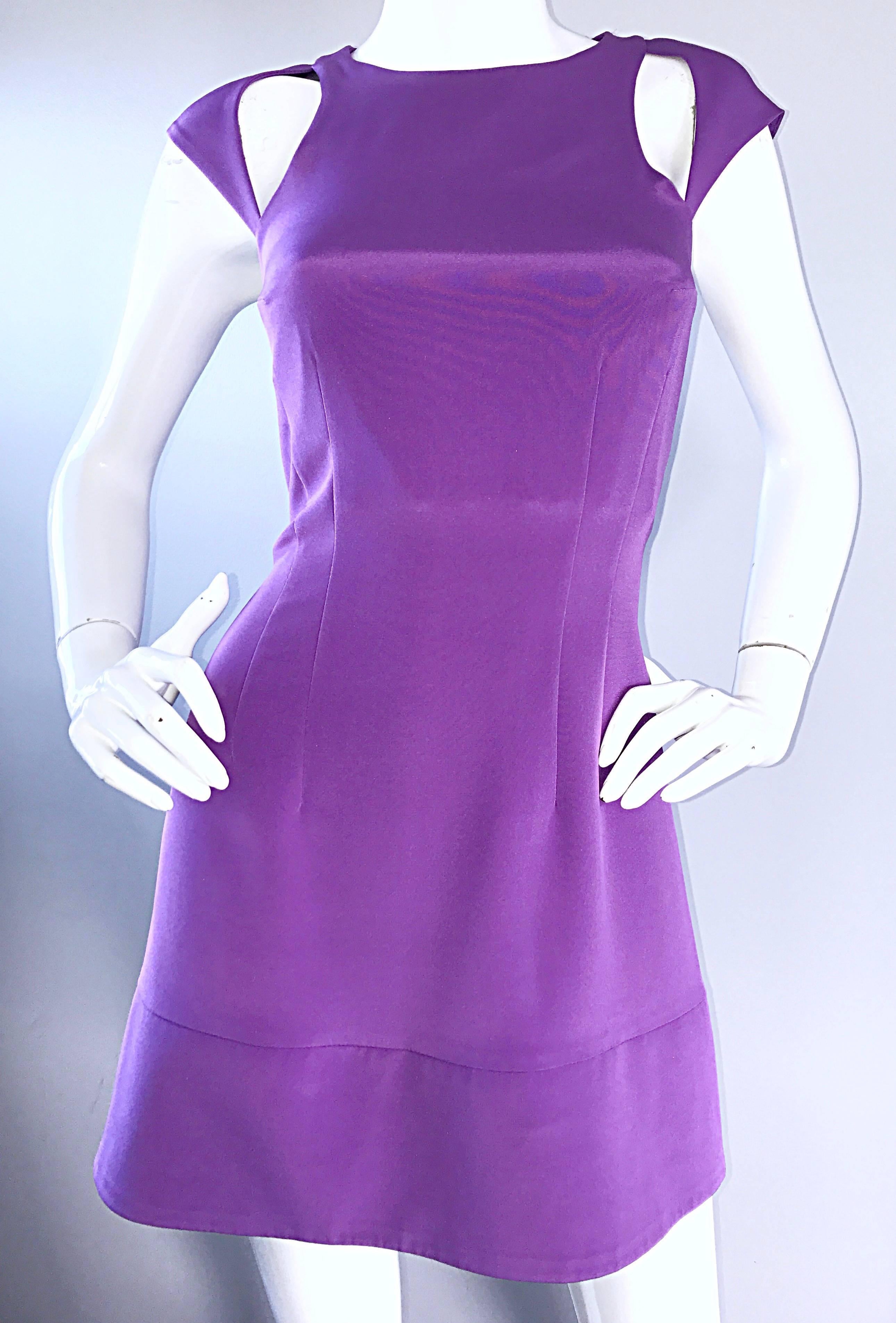 Neu Jay Godfrey Lavendelfarbenes Bodycon-Minikleid aus Seide mit kalten Schultern und Ausschnitt, neu im Angebot 2