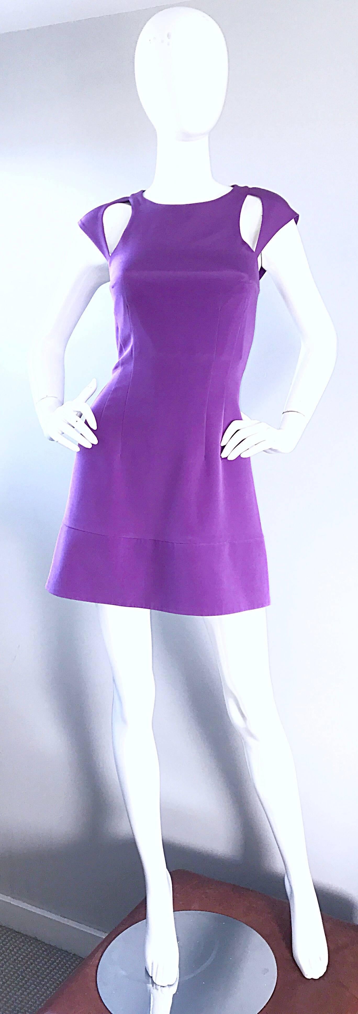 Neu Jay Godfrey Lavendelfarbenes Bodycon-Minikleid aus Seide mit kalten Schultern und Ausschnitt, neu im Angebot 4