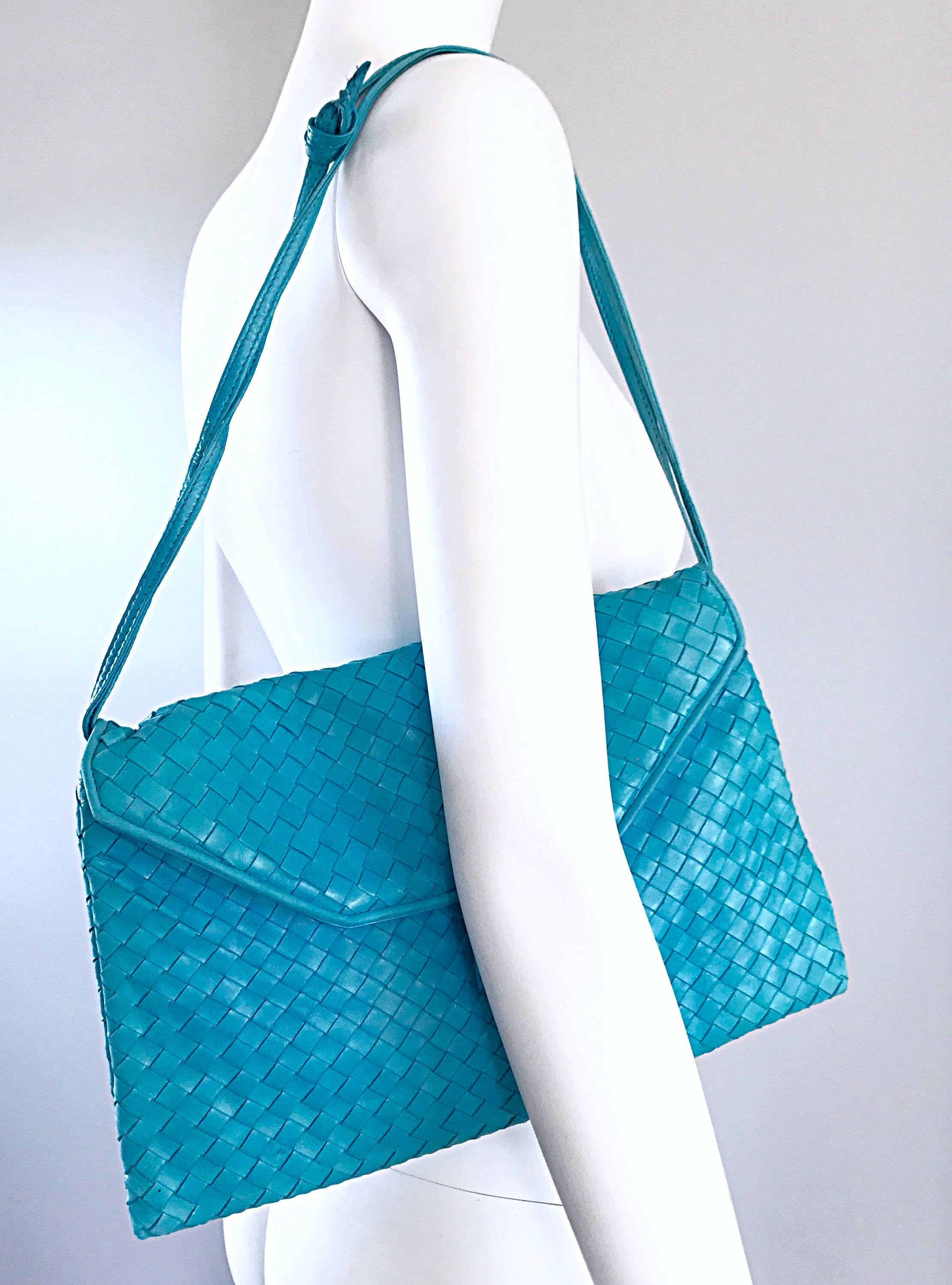 1970s Bonwit Teller Turquoise Blue Woven 70s Leather Italian Made Shoulder Bag  In Good Condition In San Diego, CA
