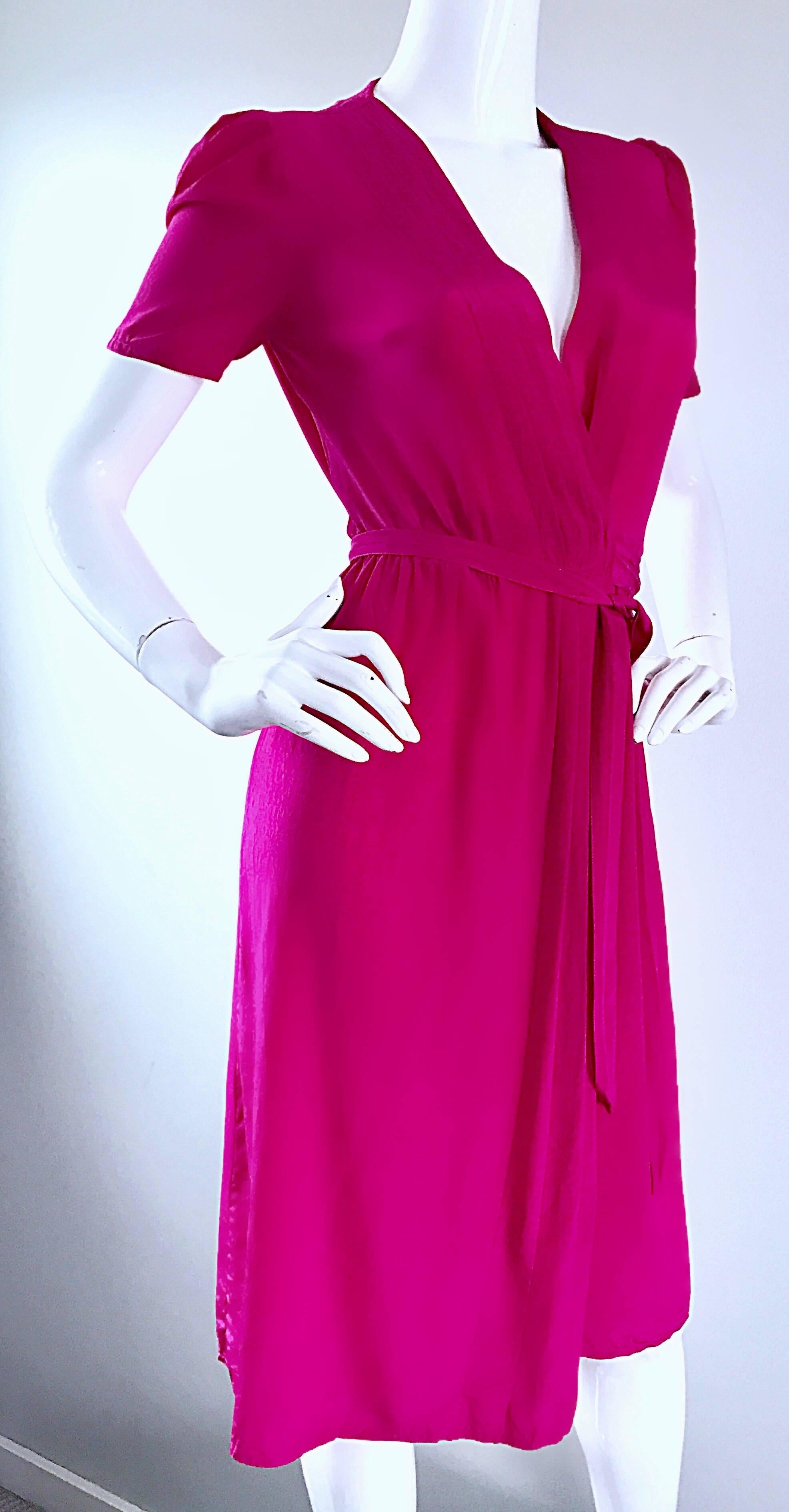 1970s Diane Von Furstenberg Vintage Shocking Hot Pink Silk Wrap Dress Size 2 / 4 In Excellent Condition For Sale In San Diego, CA