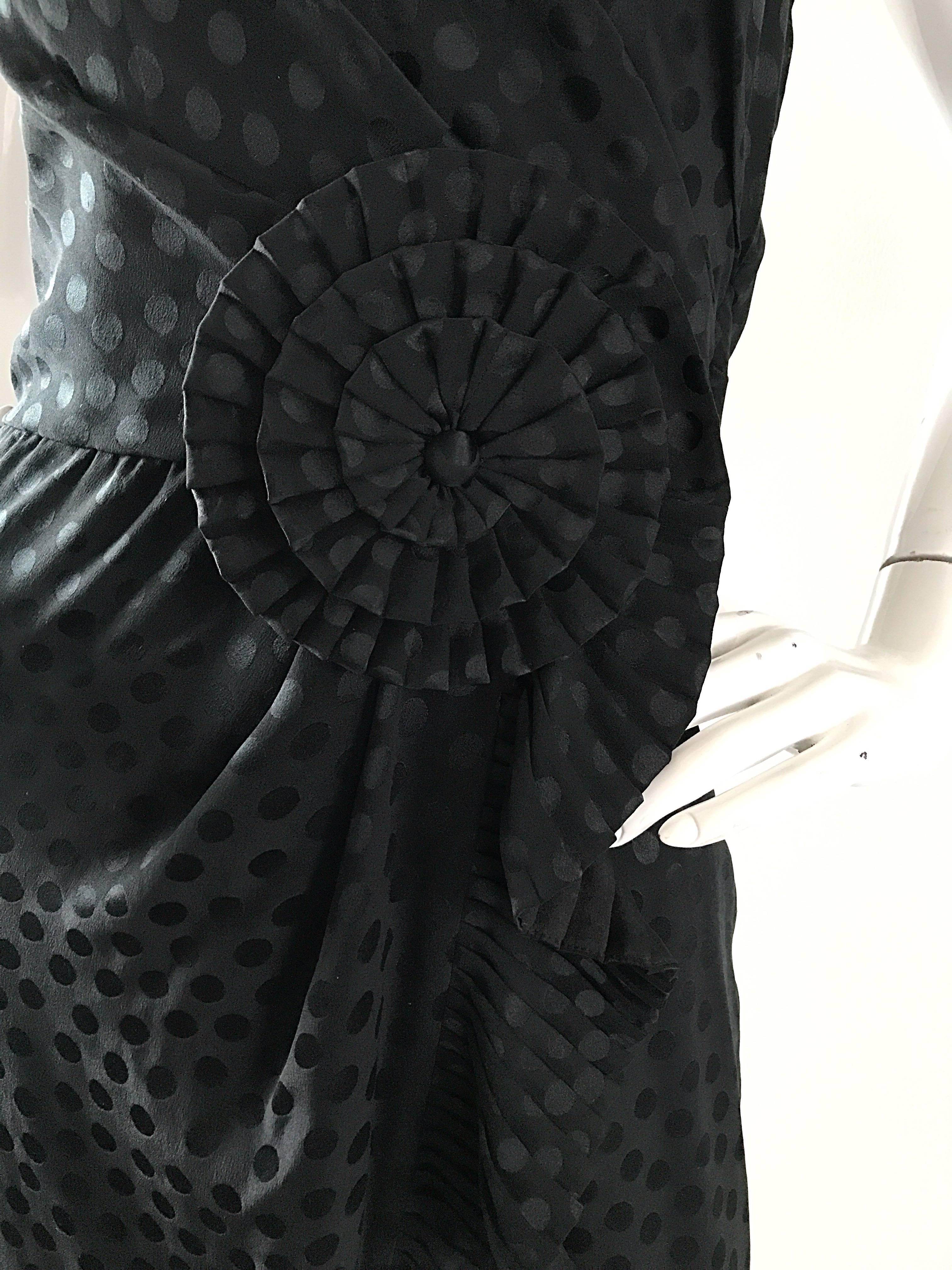 Noir Robe vintage Albert Nipon en soie noire à pois Origami sans bretelles, taille 6, années 1990 en vente
