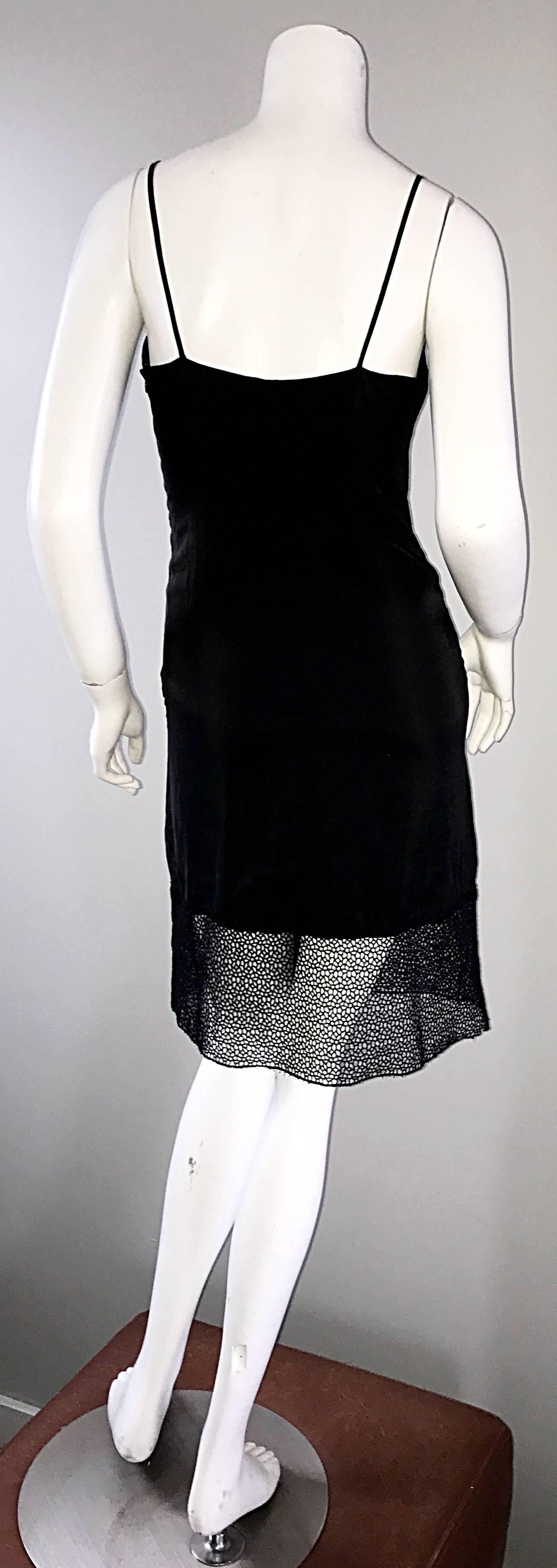 1990er John Richmond Schwarzes Minimalistisches Sexy Vintage 90er Jahre Slip Kleid LBD  im Zustand „Hervorragend“ im Angebot in San Diego, CA